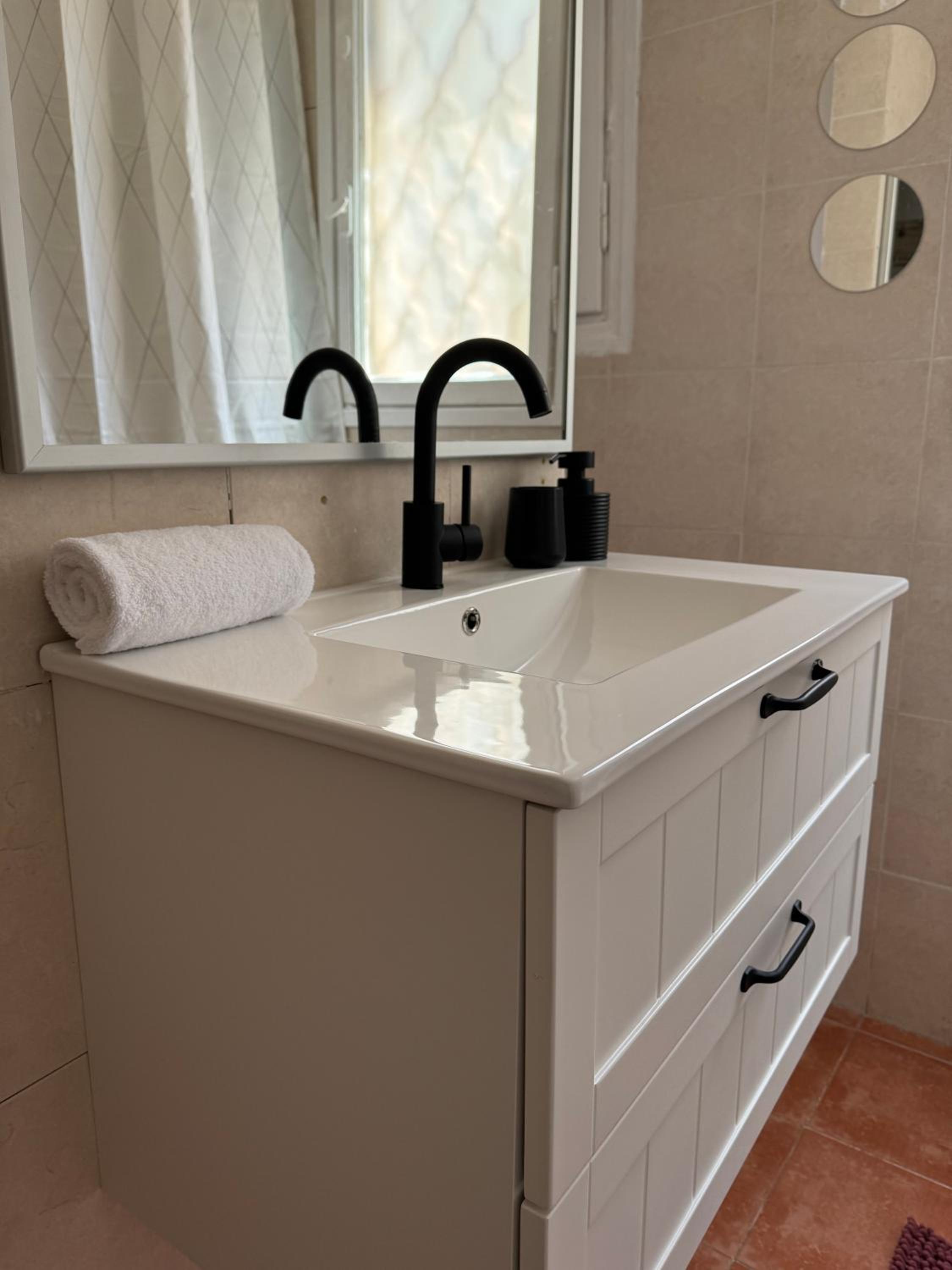 Maze Apartments - Perfectly located brand new flats