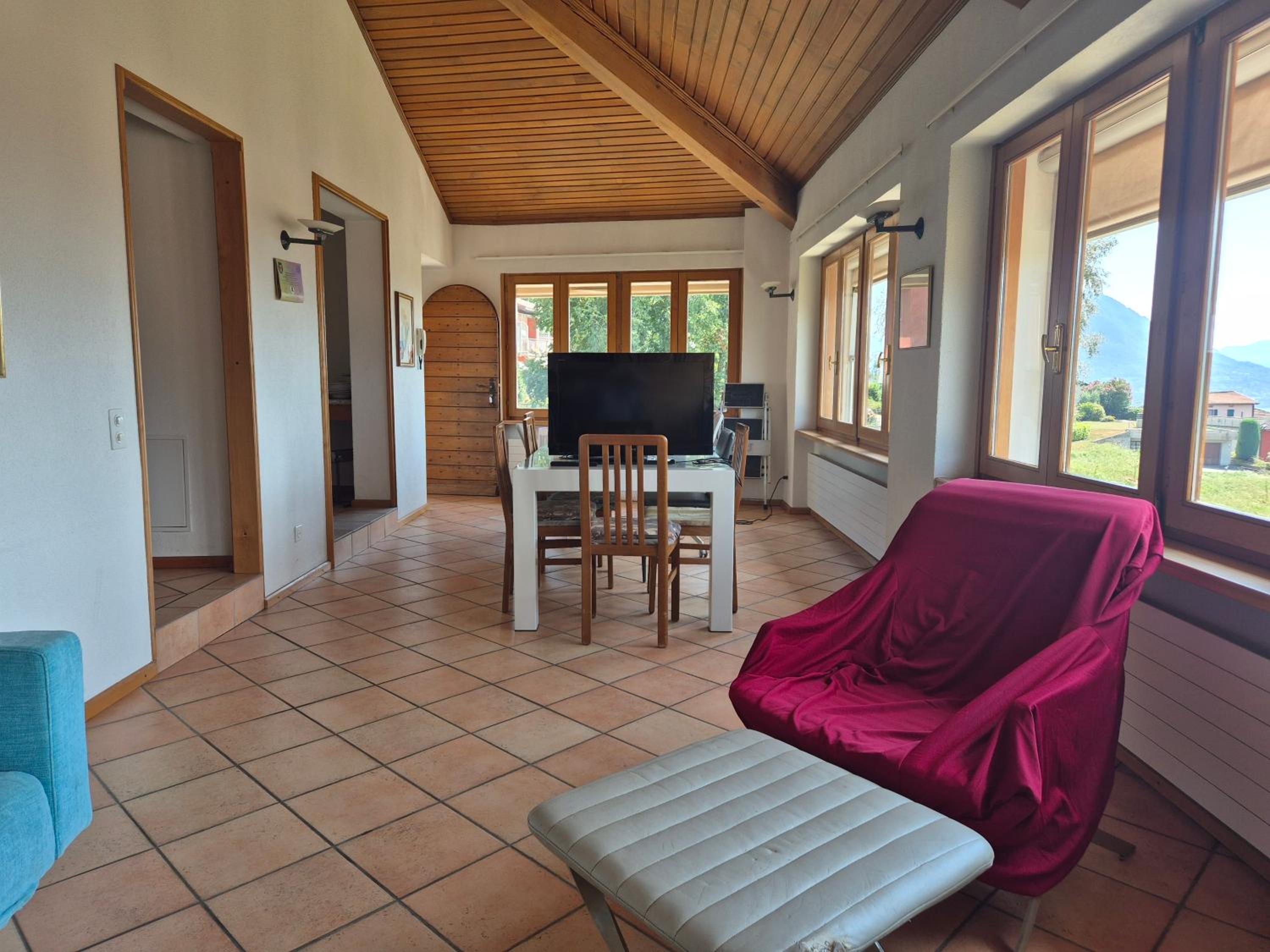 Executive Lake View with Private Garden
