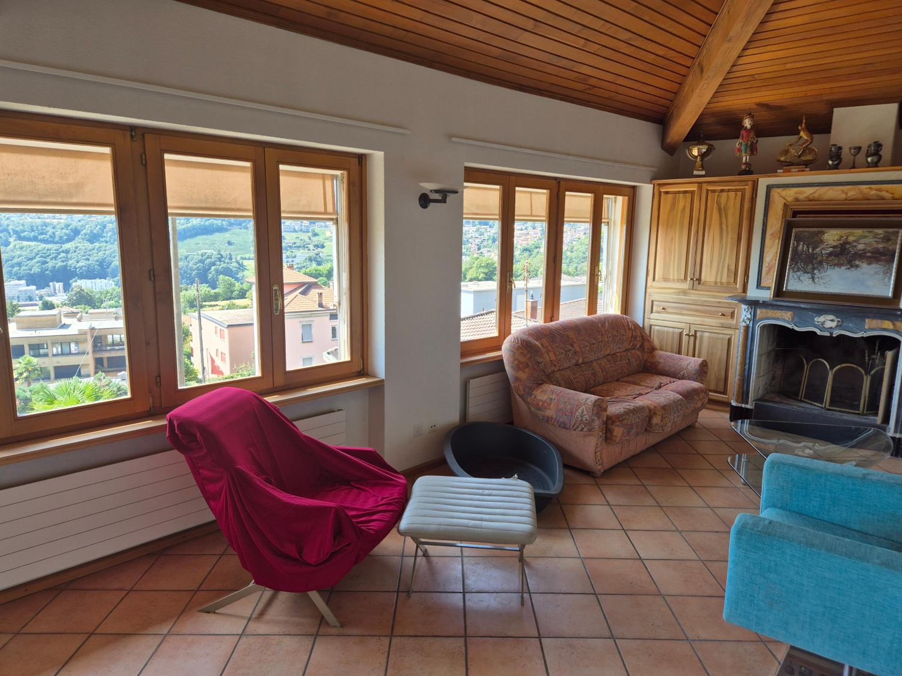 Executive Lake View with Private Garden