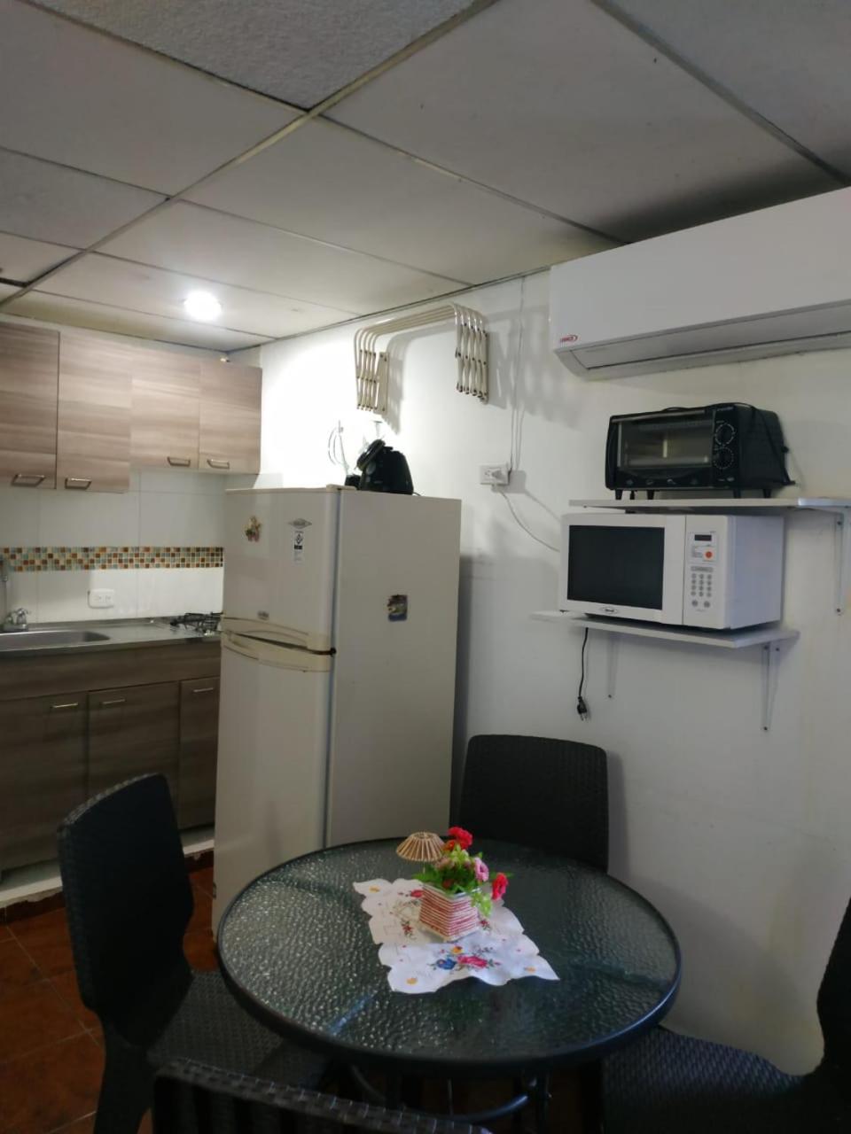 EC-AL APARTAESTUDIO CERCA AL MAR CON AIRE ACONDICIONADO WIFi Y PISCINA