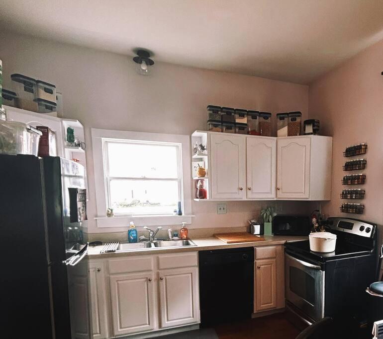 Charming 2BD Downtown Newburgh view 5