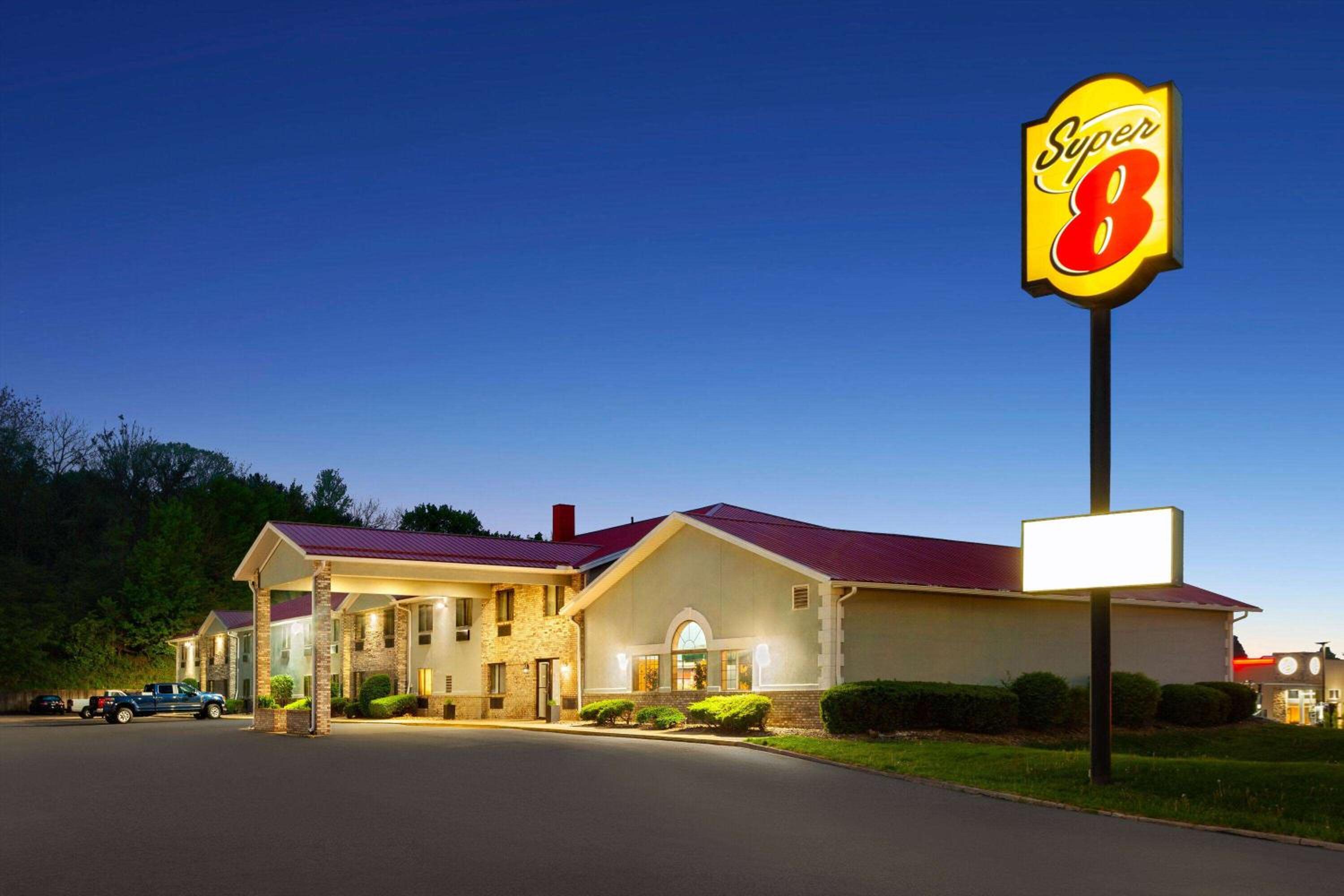 Super 8 by Wyndham Mt. Vernon view 5