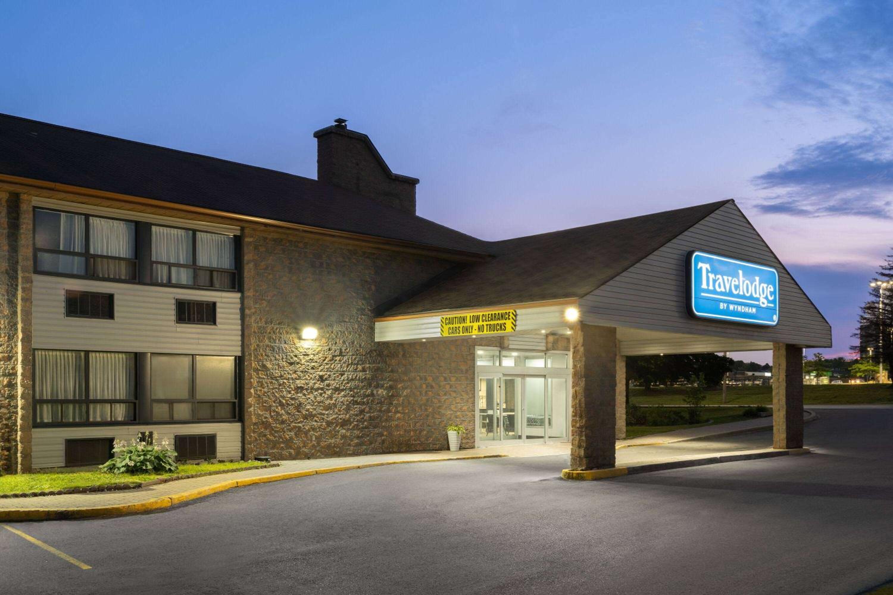 Barrie Vacations - Travelodge by Wyndham Barrie - Property Image 2