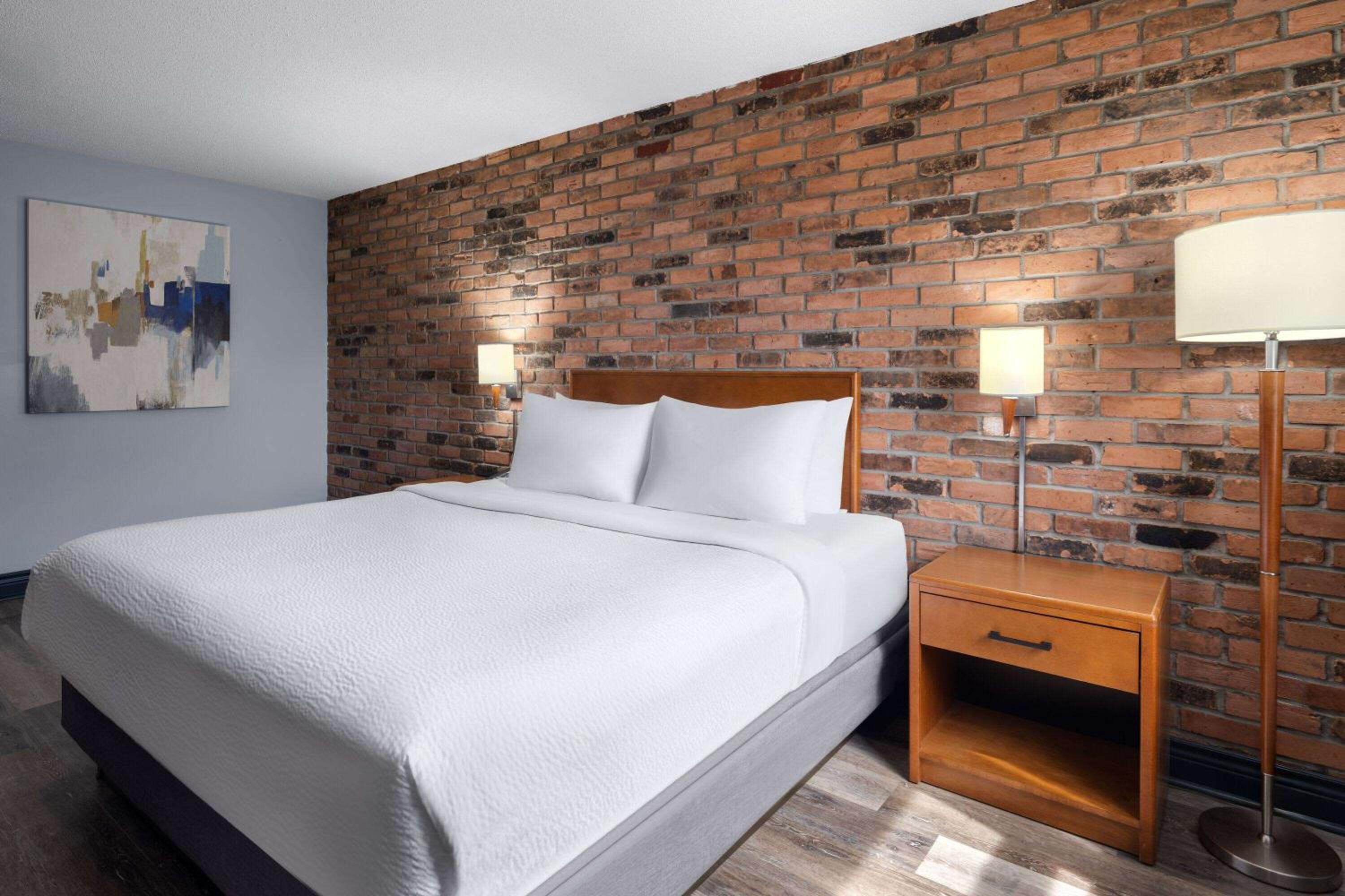 Barrie Vacations - Travelodge by Wyndham Barrie - Property Image 38