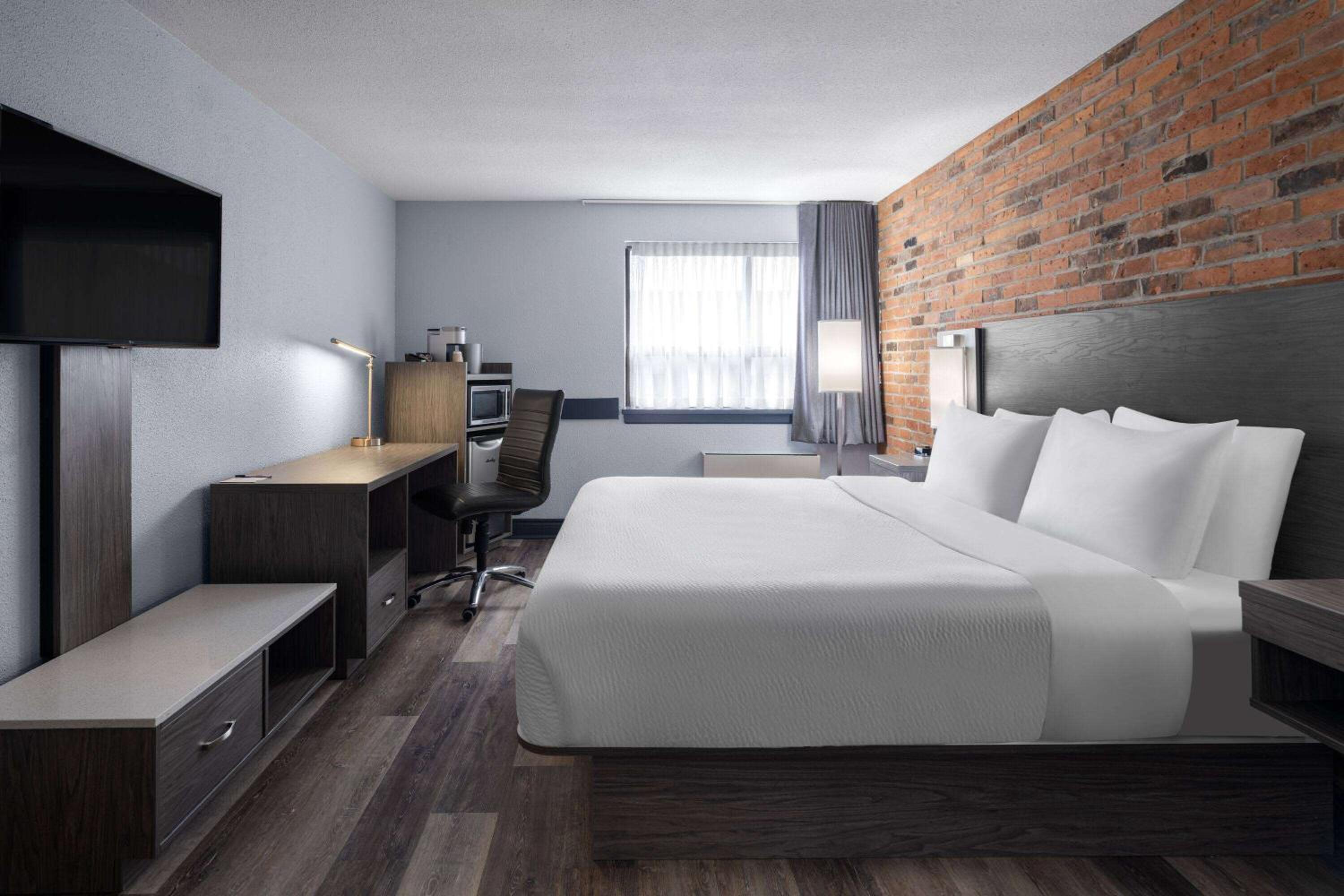 Barrie Vacations - Travelodge by Wyndham Barrie - Property Image 40