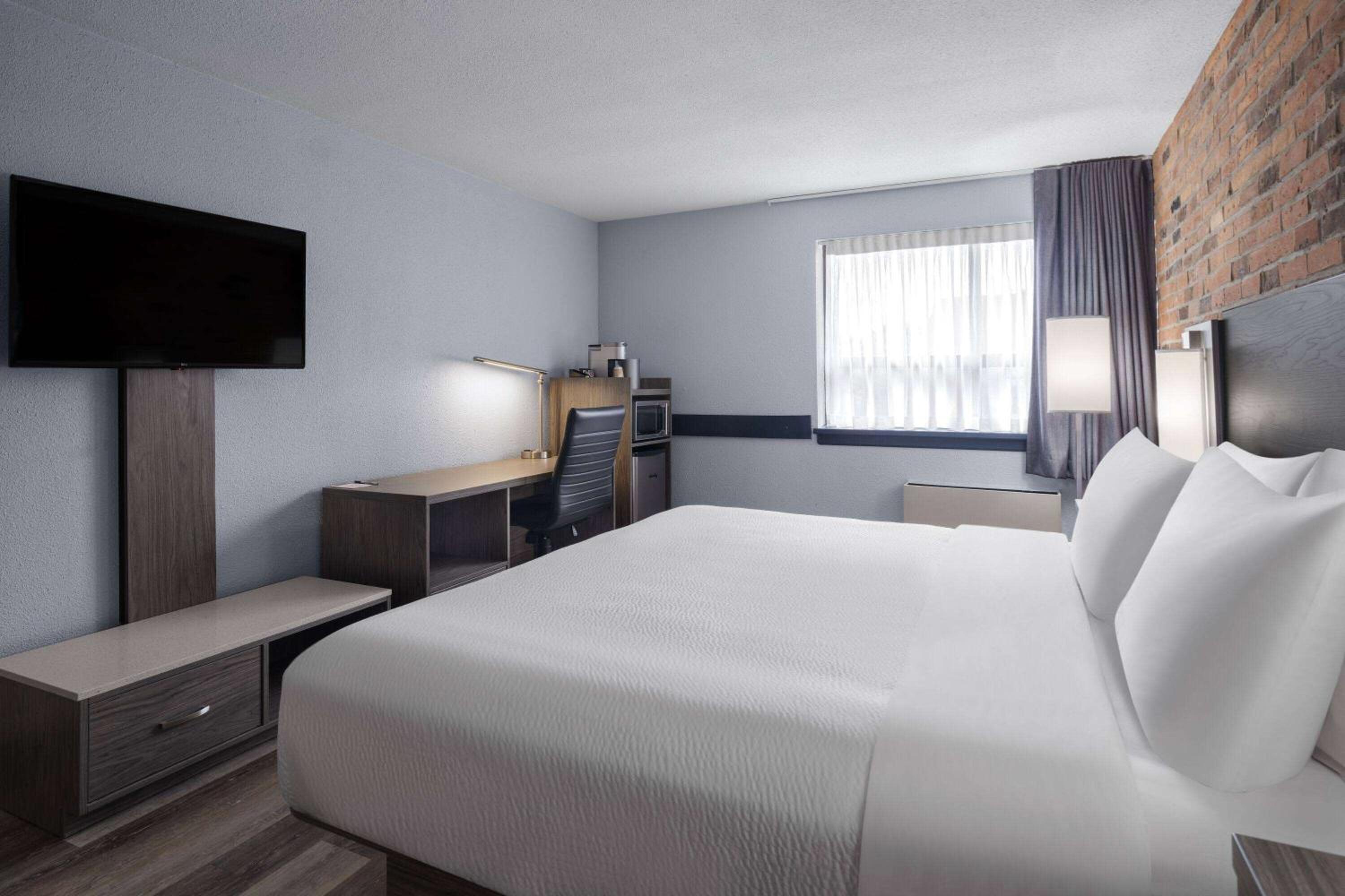 Barrie Vacations - Travelodge by Wyndham Barrie - Property Image 41