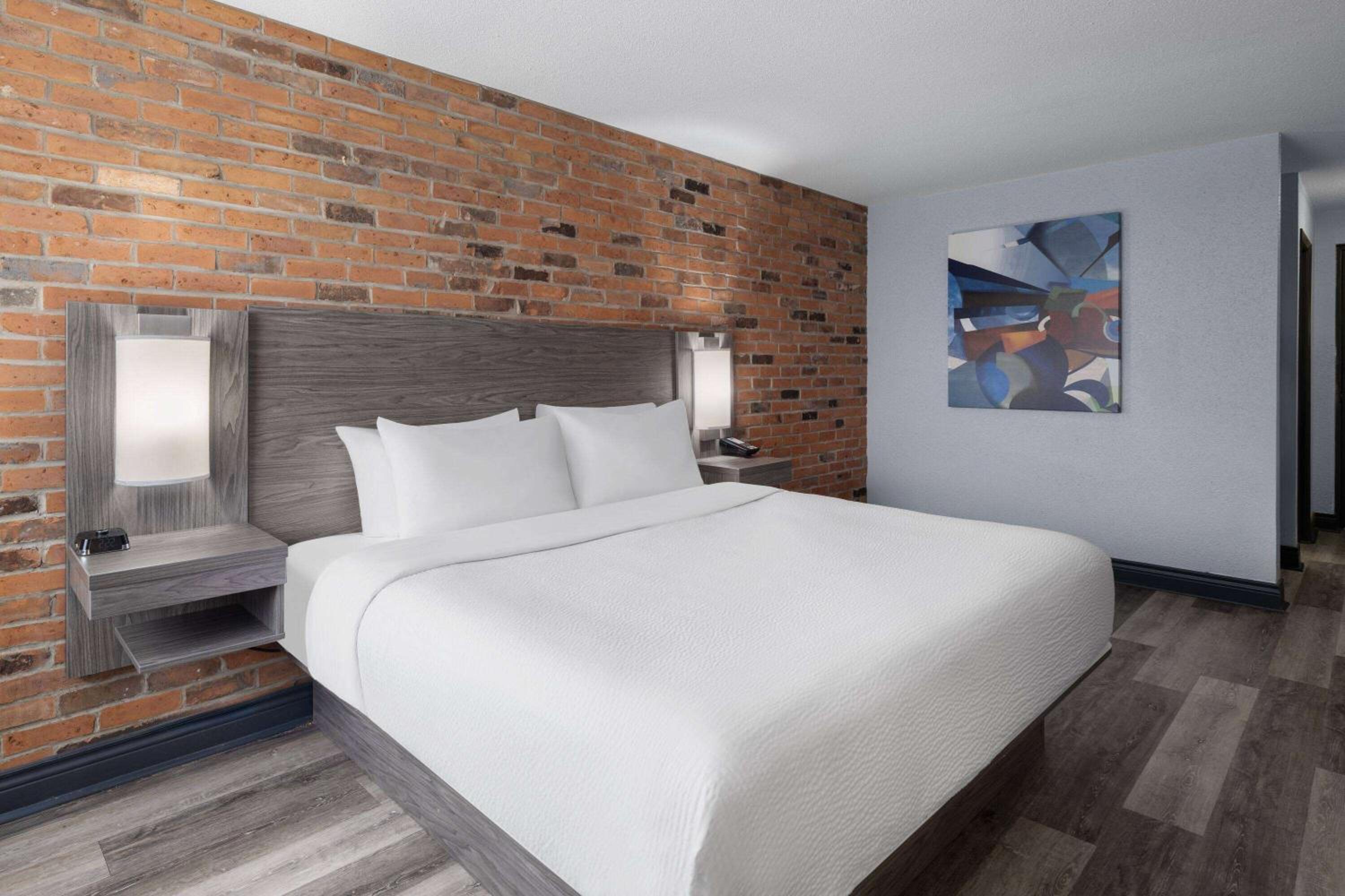 Barrie Vacations - Travelodge by Wyndham Barrie - Property Image 42