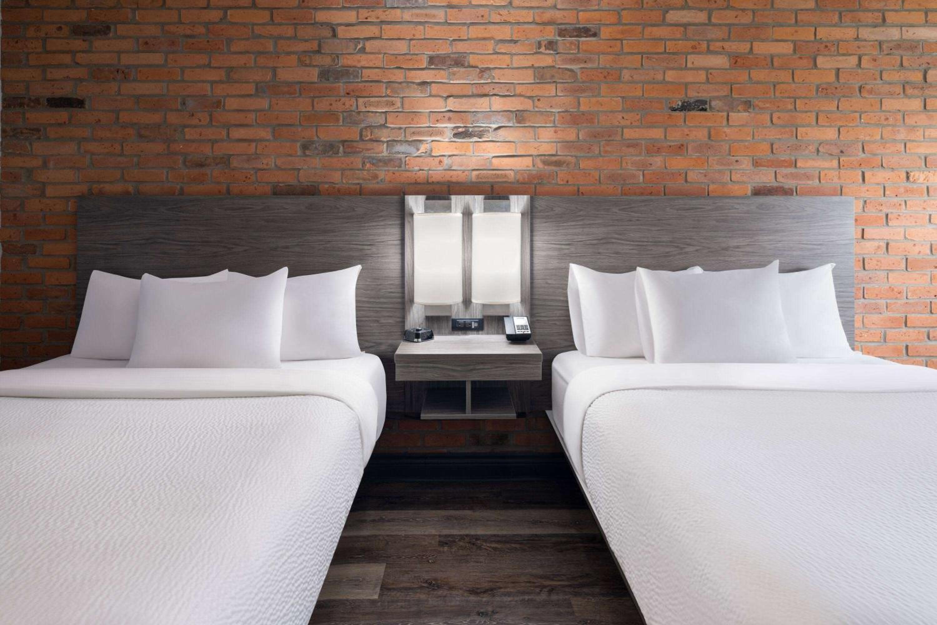 Barrie Vacations - Travelodge by Wyndham Barrie - Property Image 2