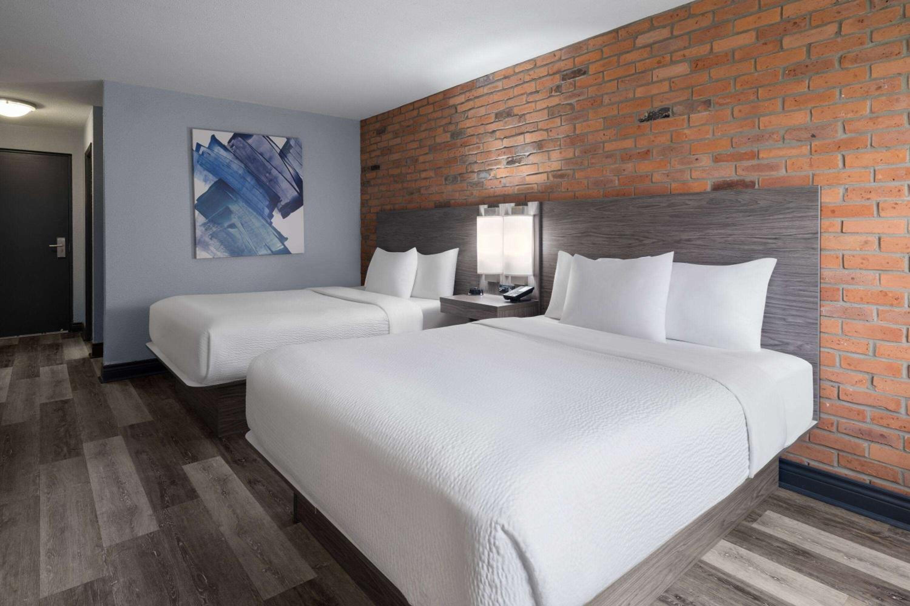 Barrie Vacations - Travelodge by Wyndham Barrie - Property Image 3