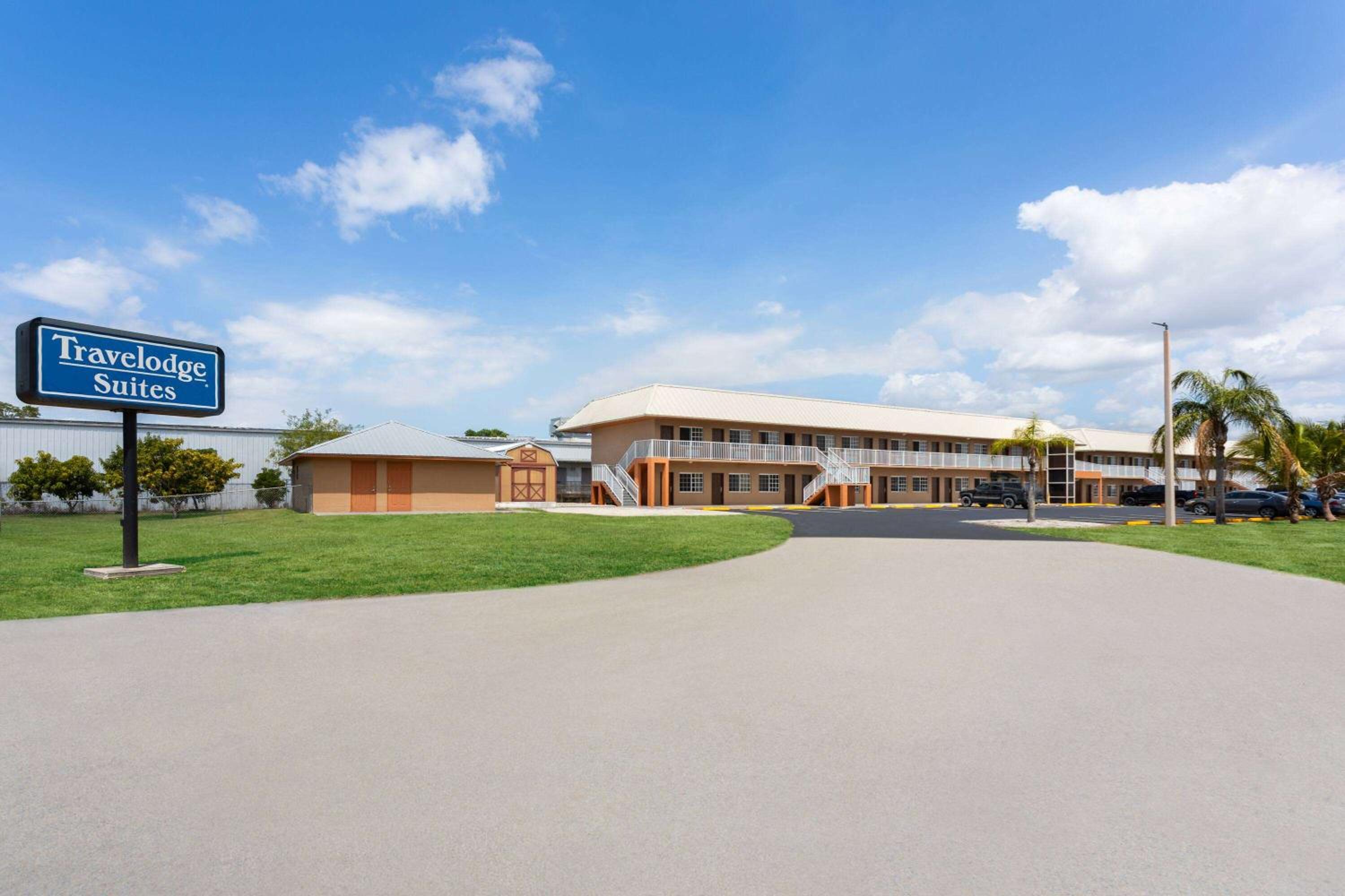 Okeechobee Vacations - Travelodge Suites by Wyndham Lake Okeechobee - Property Image 1