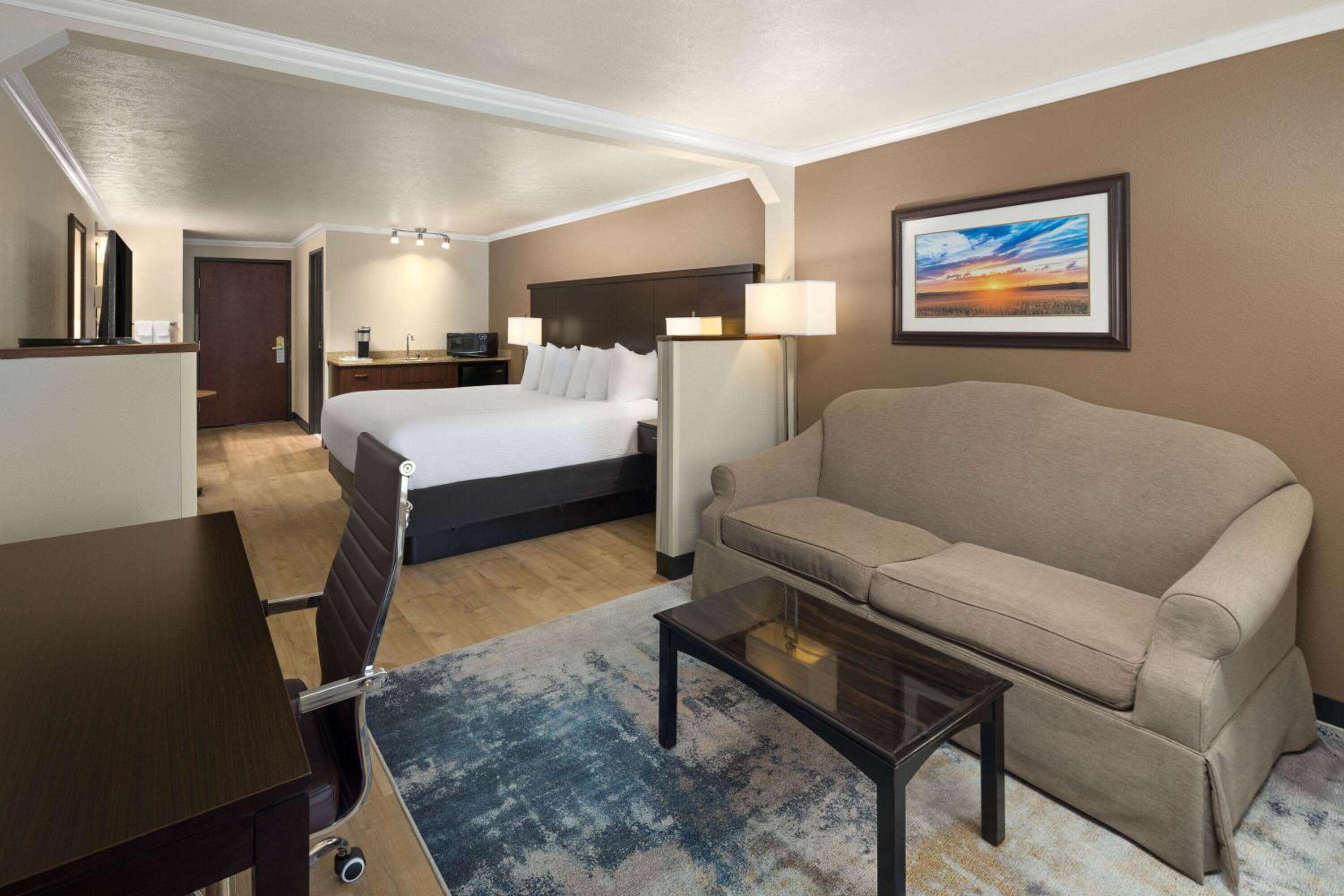 Moses Lake Vacations - Ramada by Wyndham Moses Lake - Property Image 2