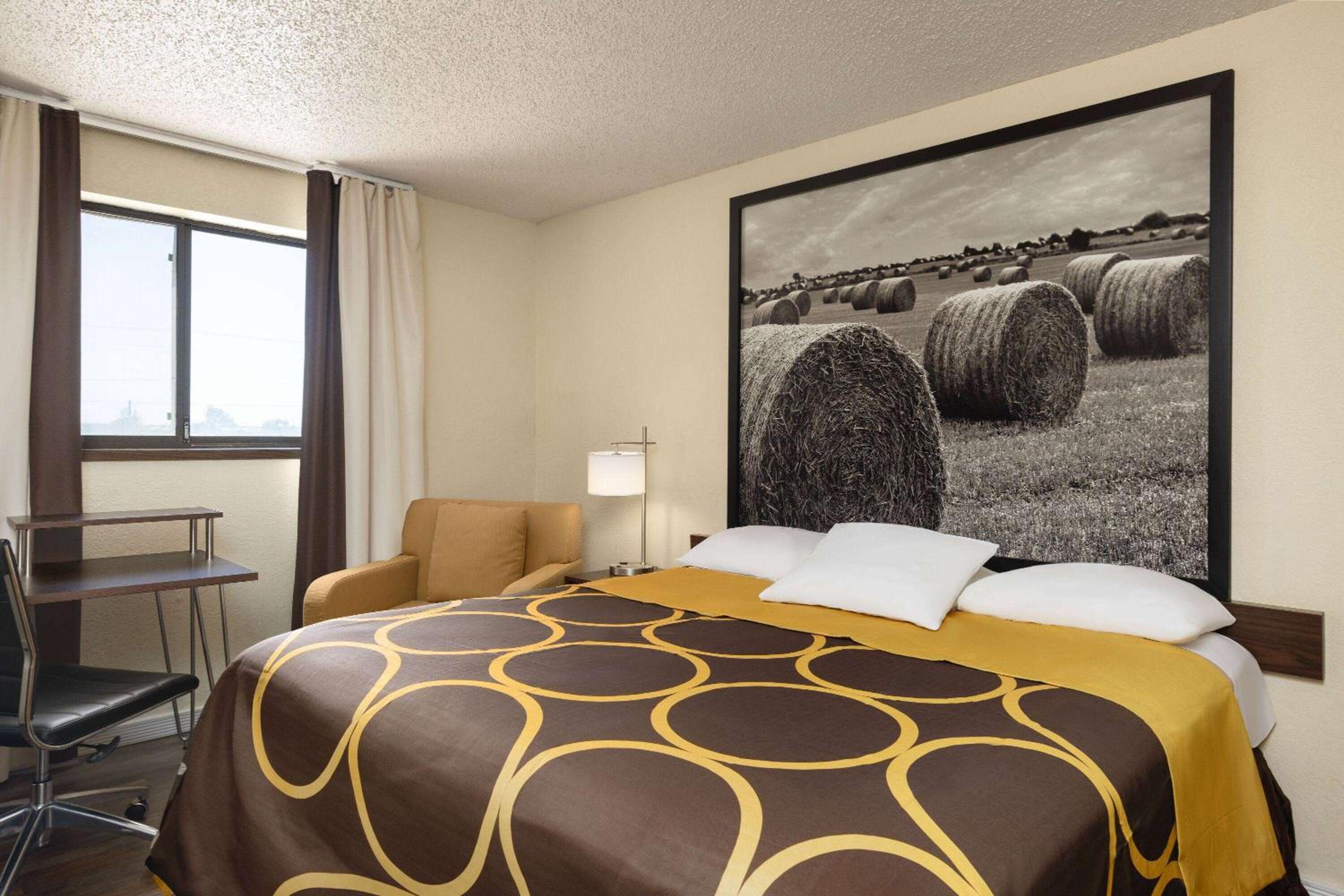 Dodge City Vacations - Super 8 by Wyndham Dodge City - Property Image 34