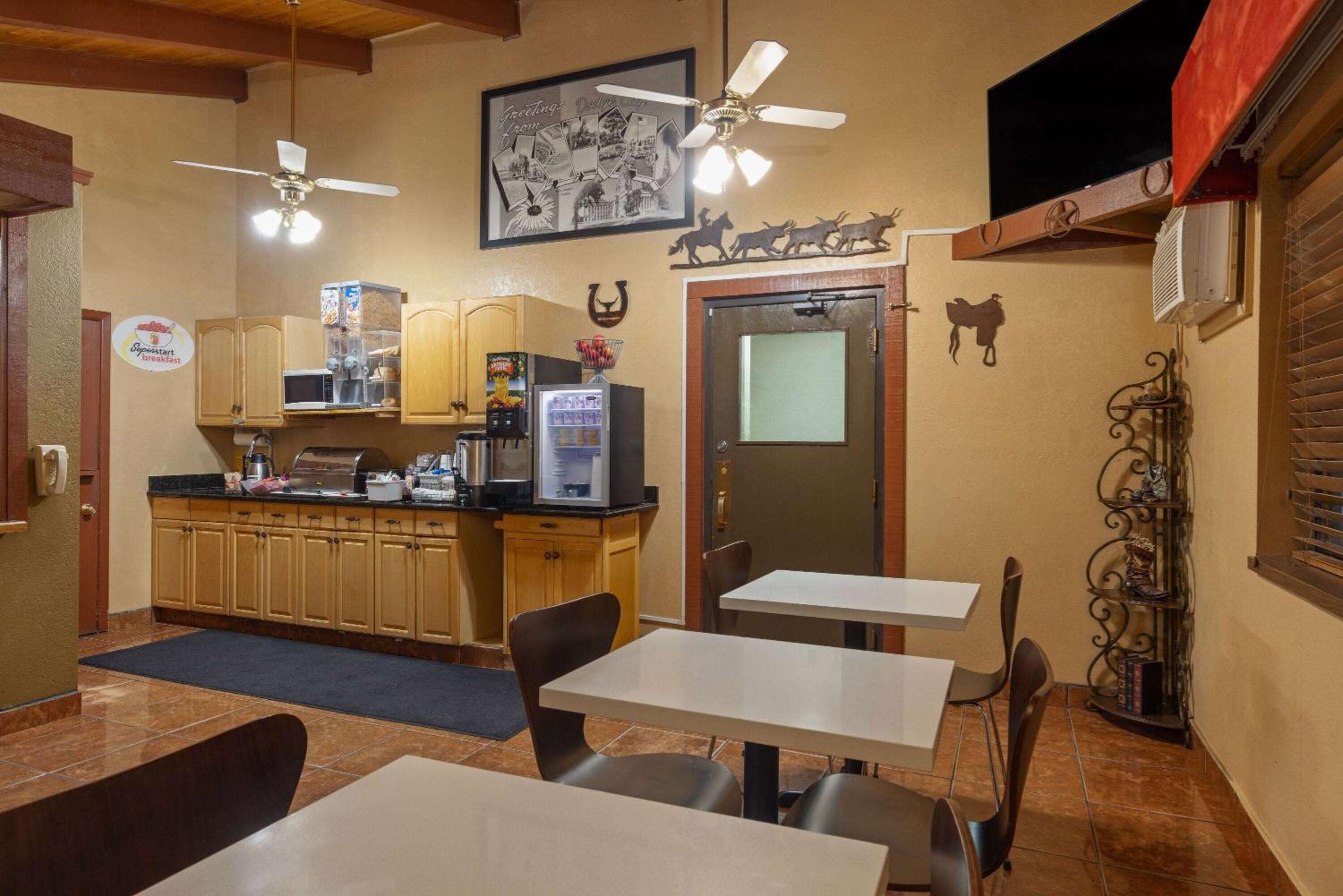 Dodge City Vacations - Super 8 by Wyndham Dodge City - Property Image 6