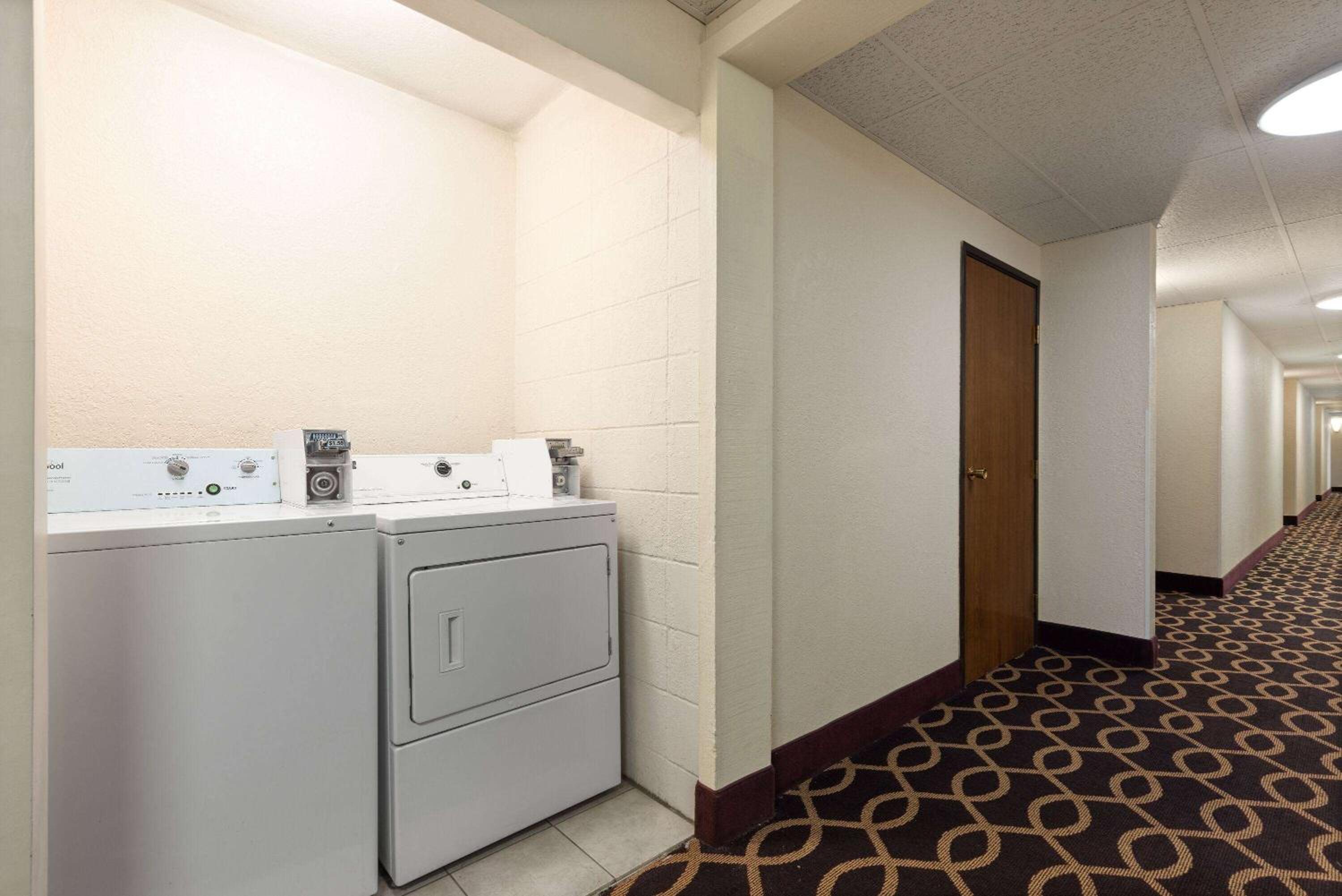 Dodge City Vacations - Super 8 by Wyndham Dodge City - Property Image 8