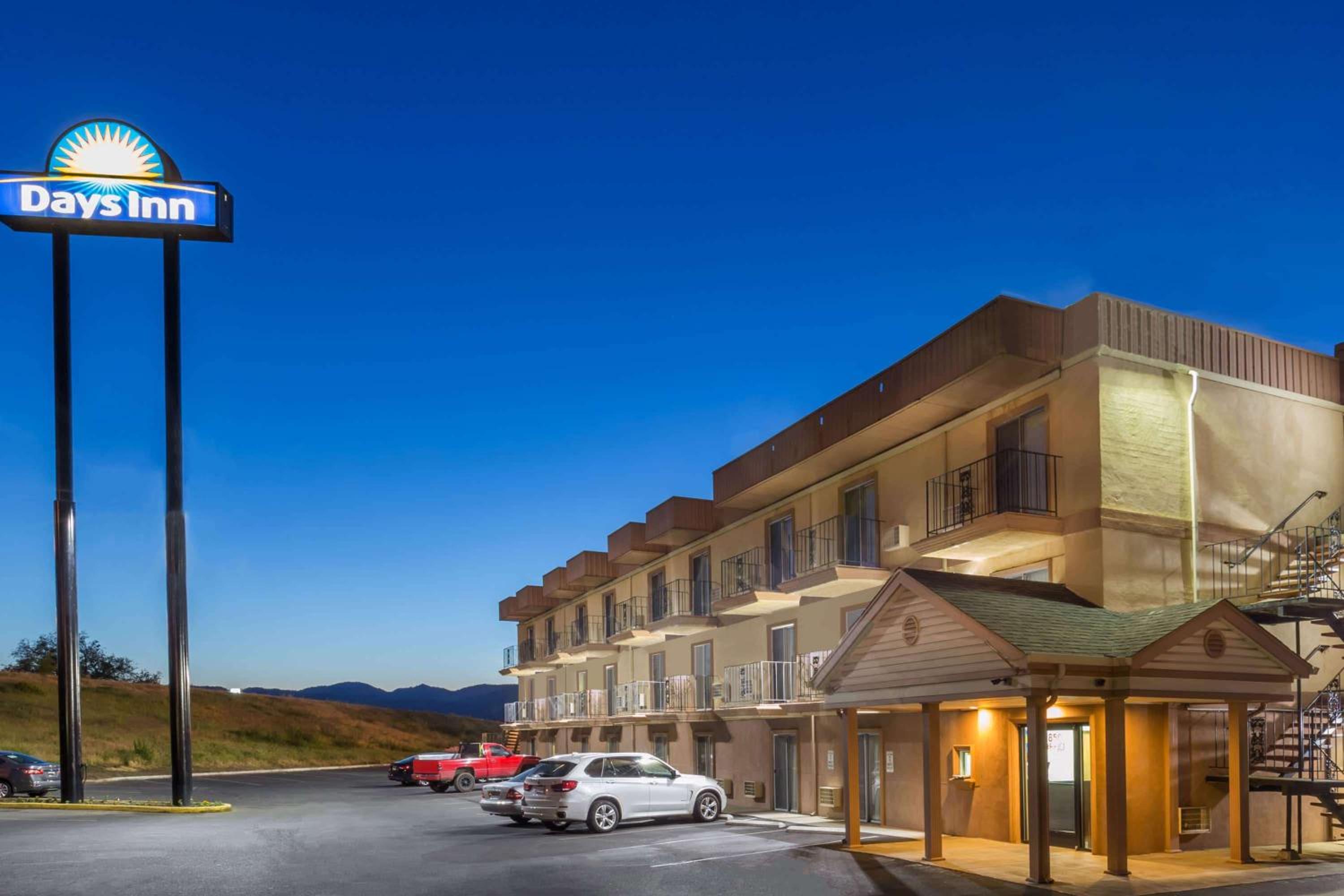 Medford Vacations - Days Inn by Wyndham Medford - Property Image 1