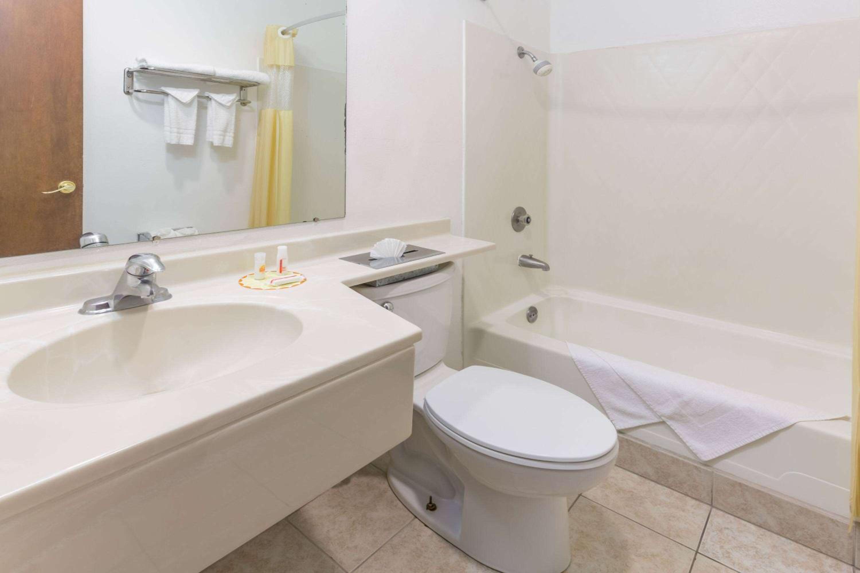 Medford Vacations - Days Inn by Wyndham Medford - Property Image 11