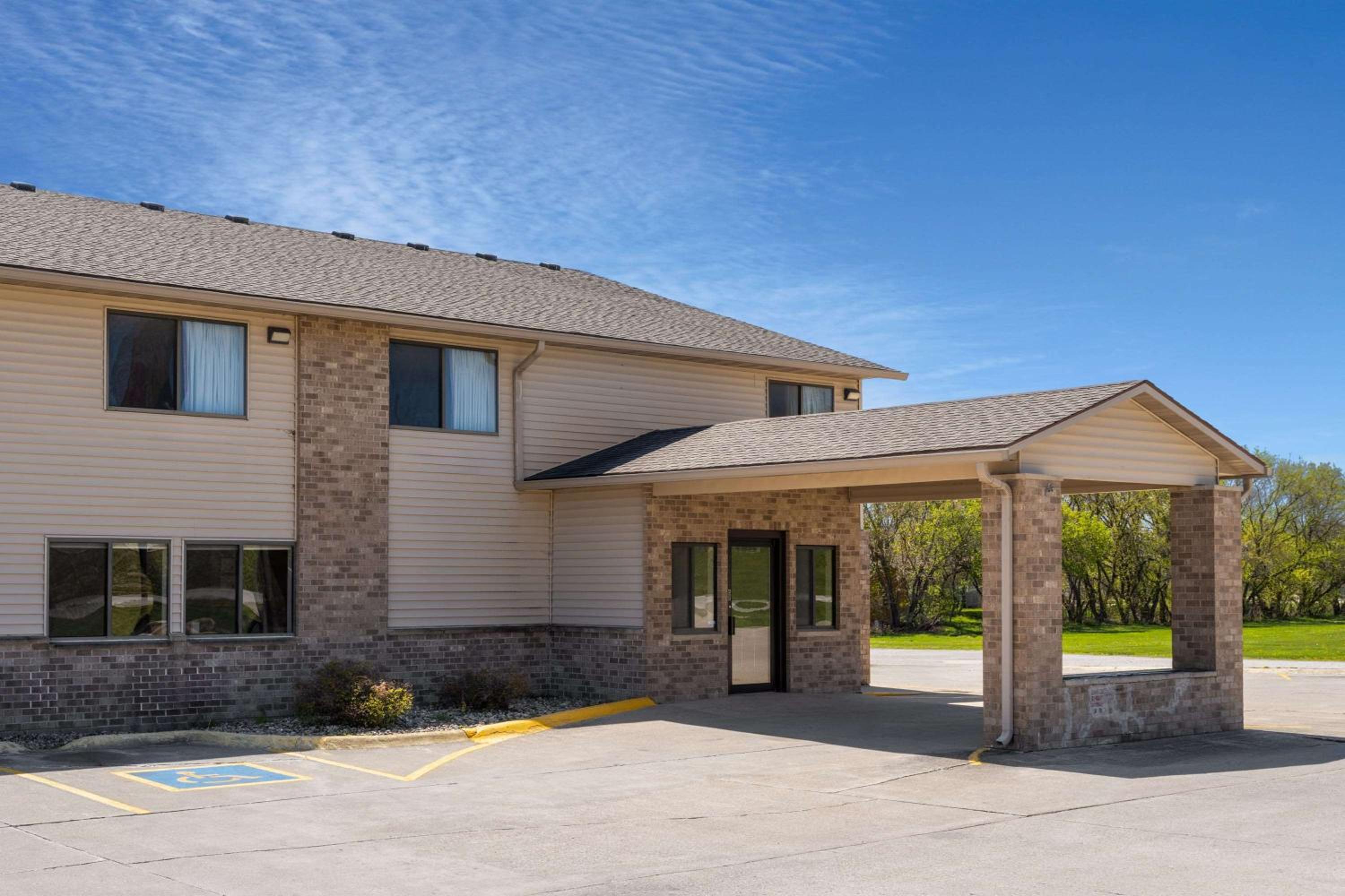 Super 8 by Wyndham Humboldt view 2