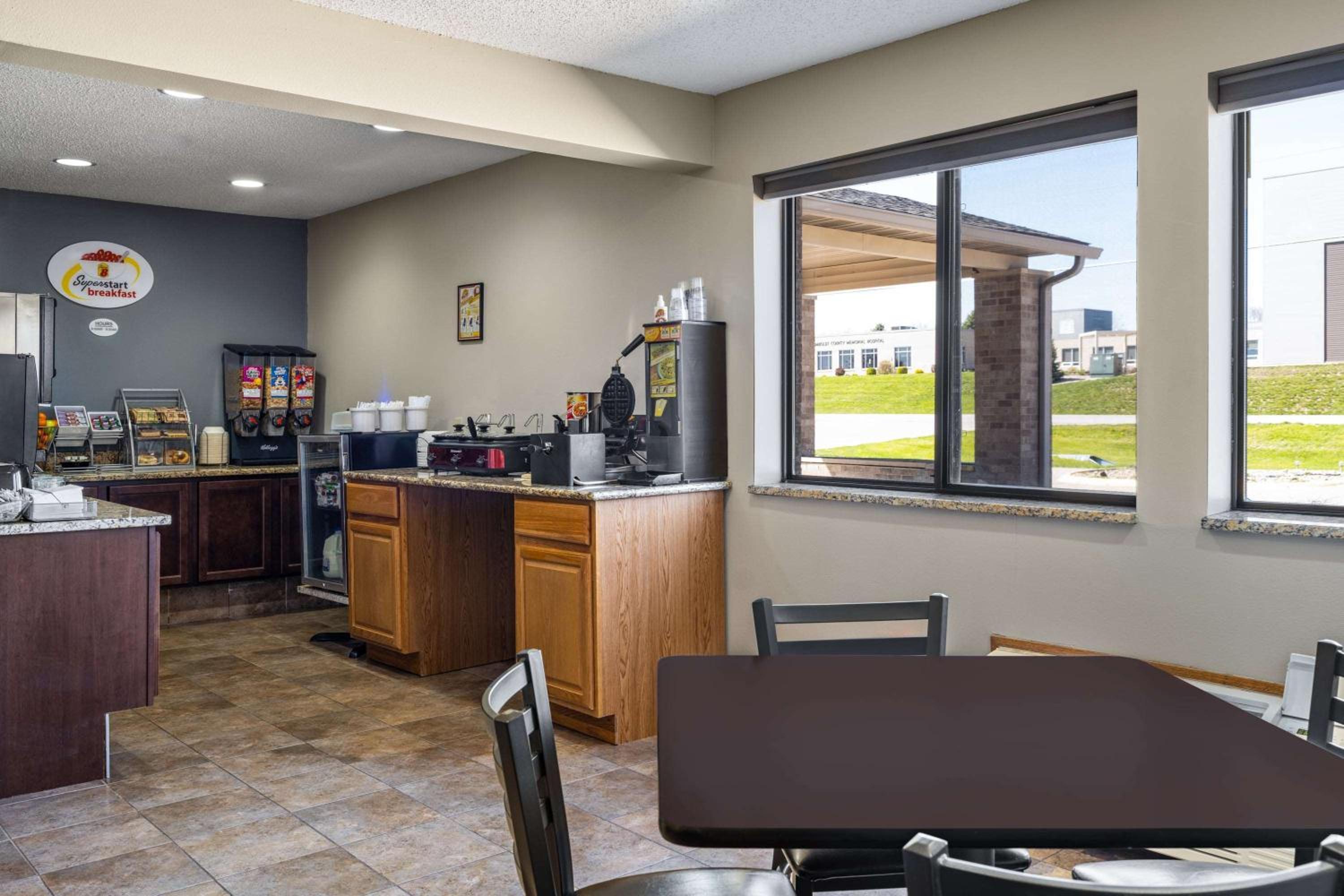 Super 8 by Wyndham Humboldt view 5