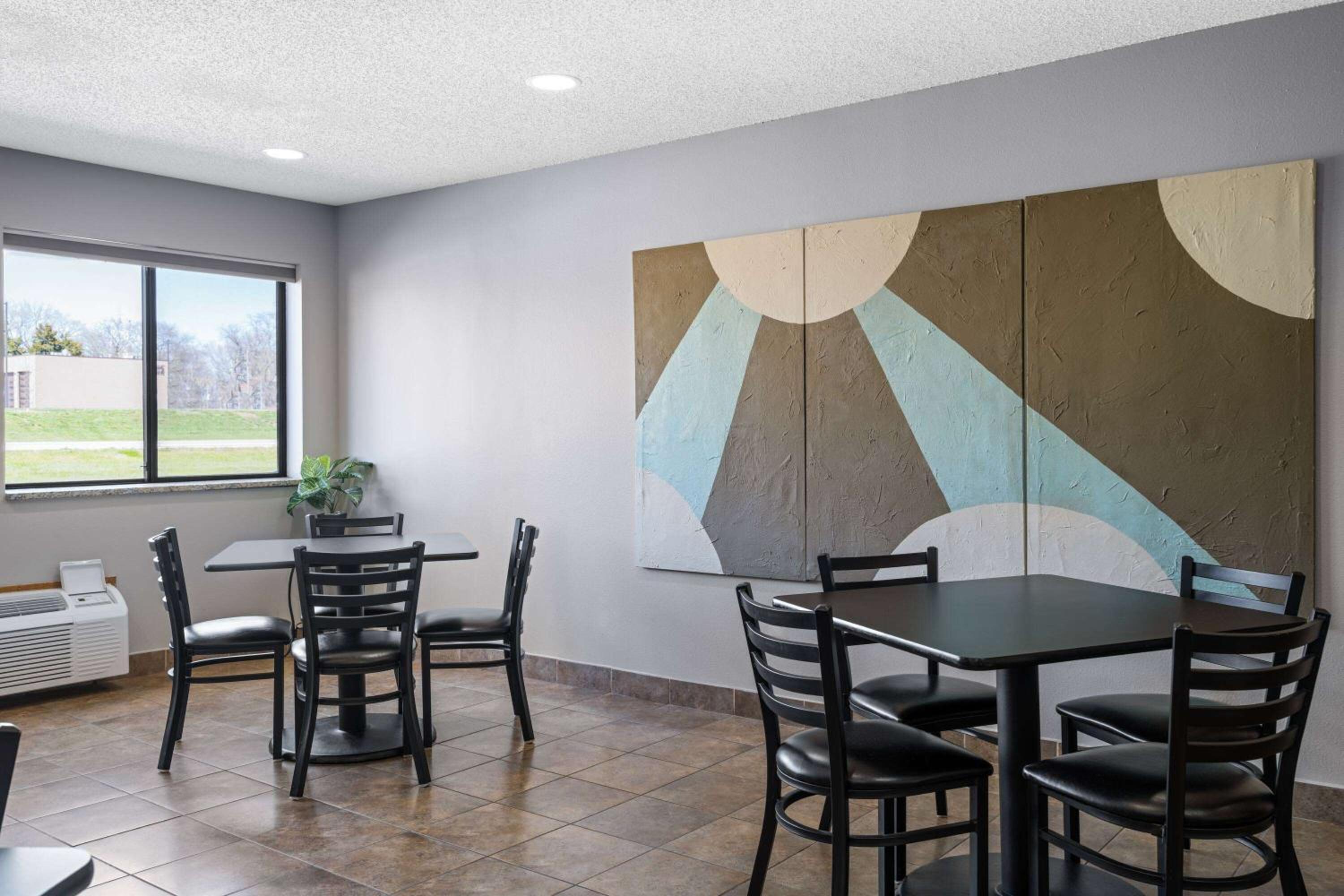 Super 8 by Wyndham Humboldt view 4