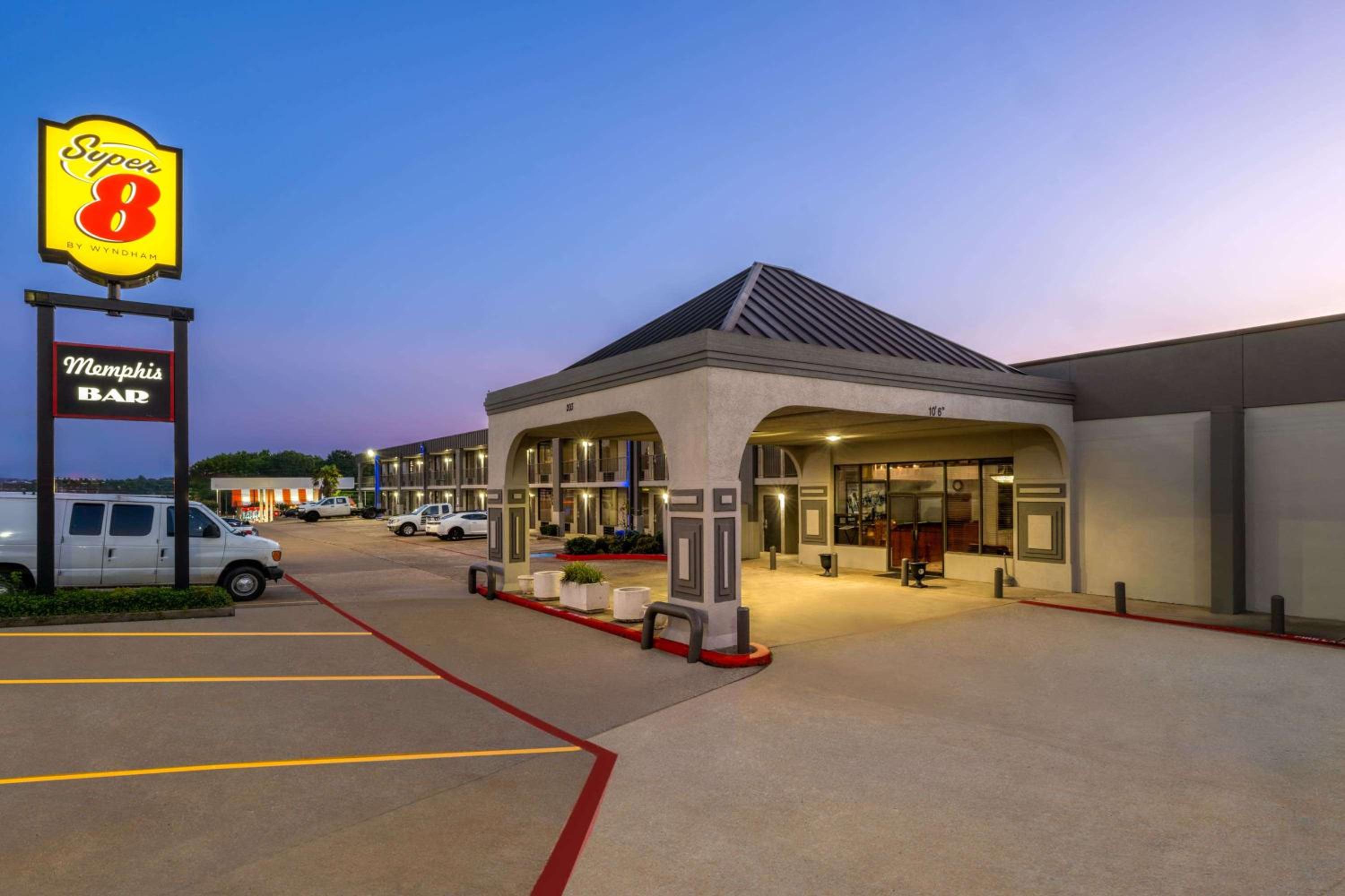 Super 8 by Wyndham Longview/North view 5