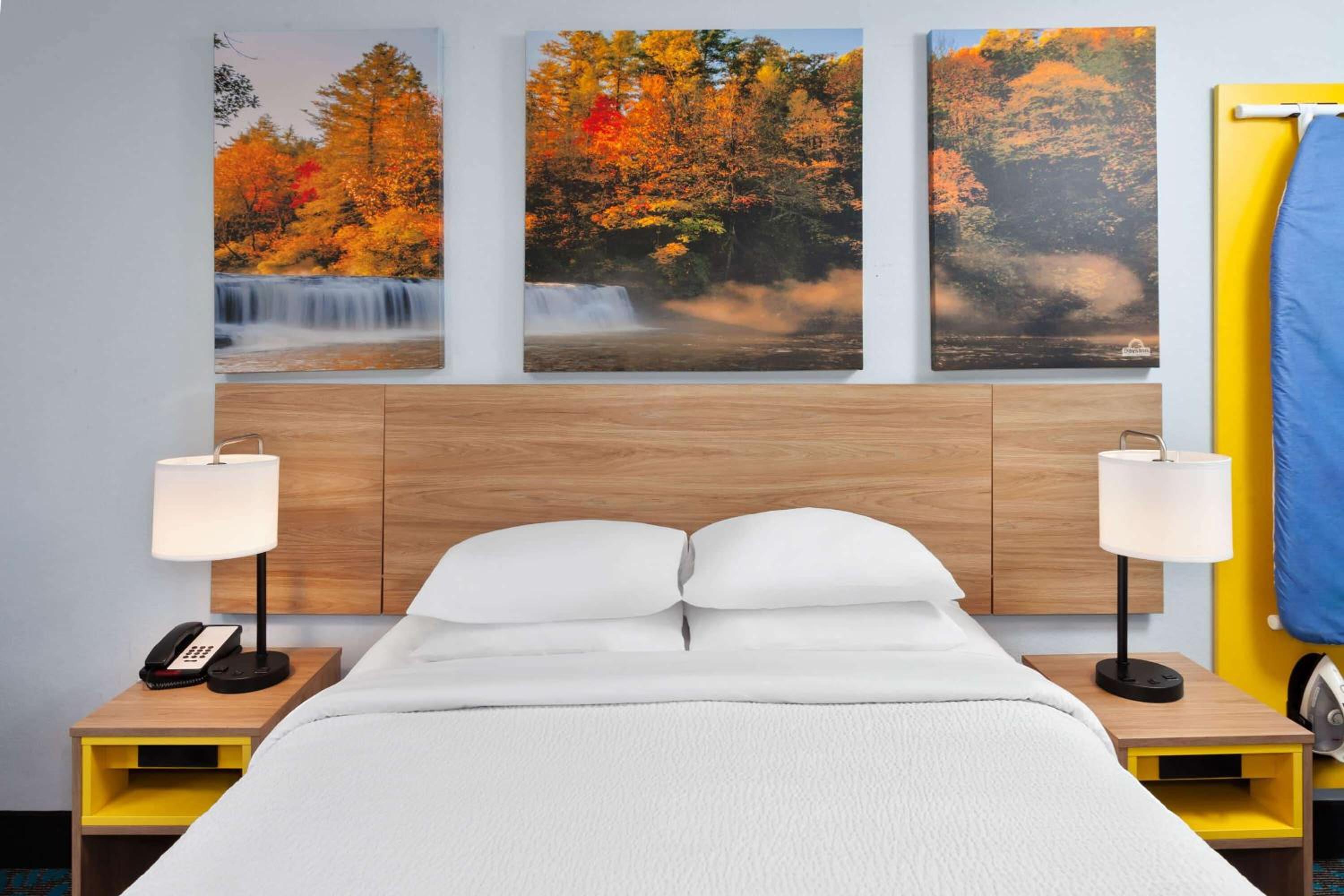 Days Inn & Suites by Wyndham Siler City