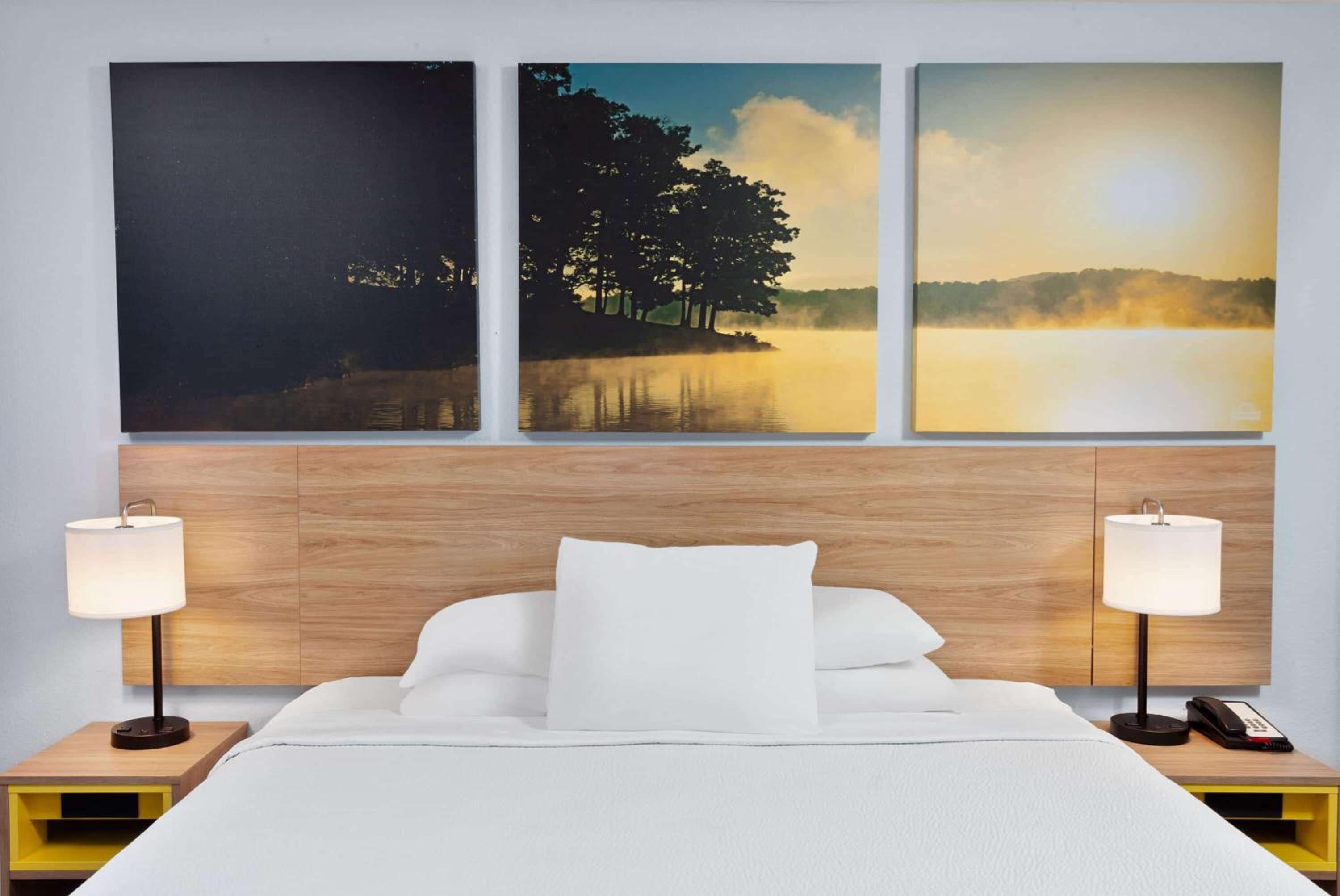 Days Inn & Suites by Wyndham Siler City
