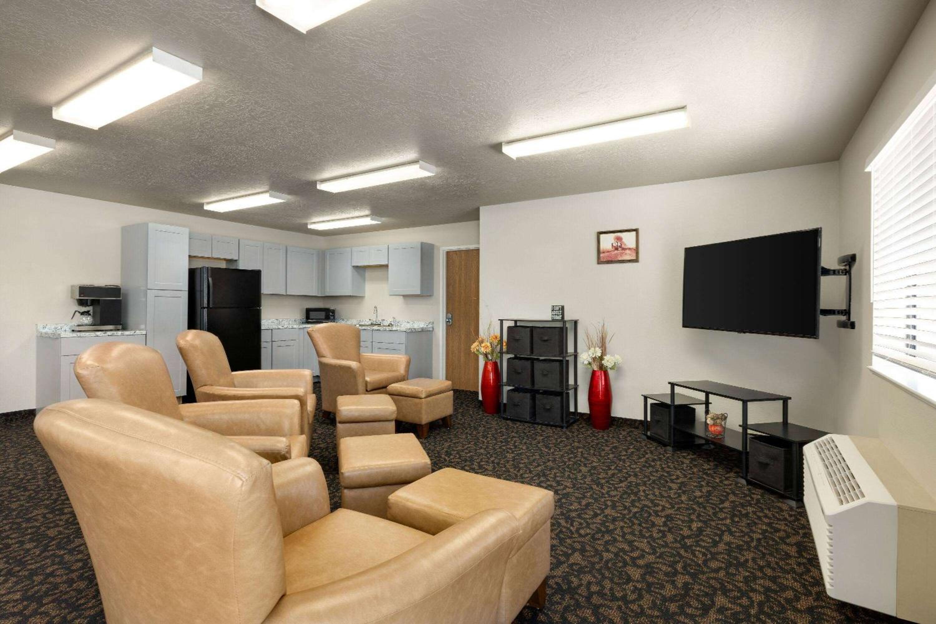 Travelodge by Wyndham Vaughn view 4