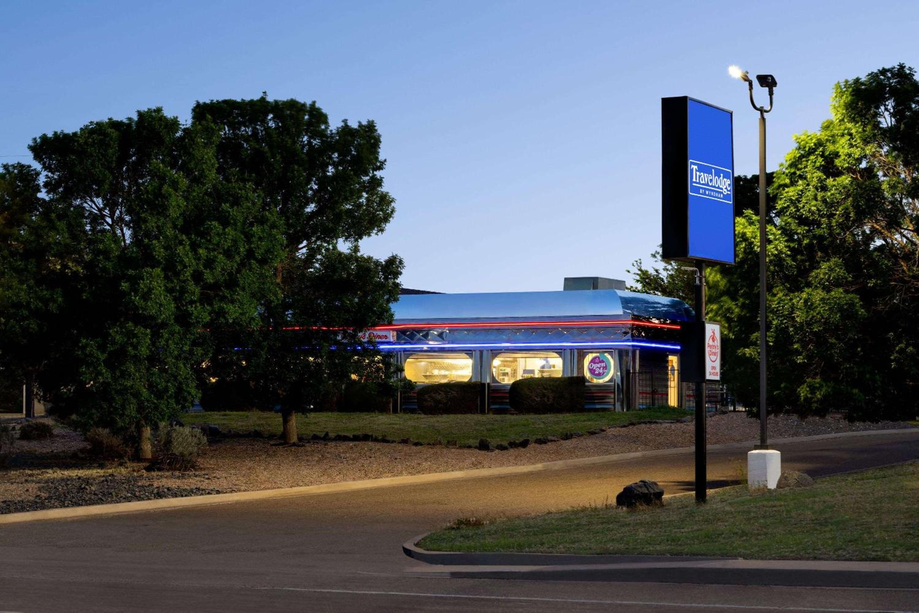 Travelodge by Wyndham Vaughn view 3