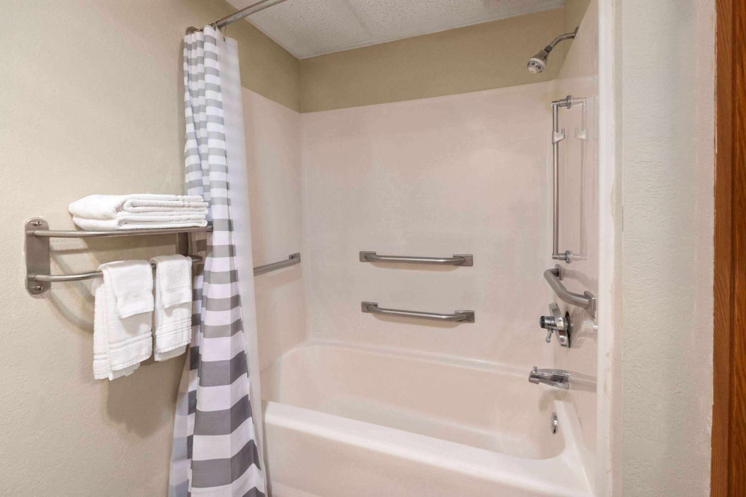 Travelodge by Wyndham Redwood Falls
