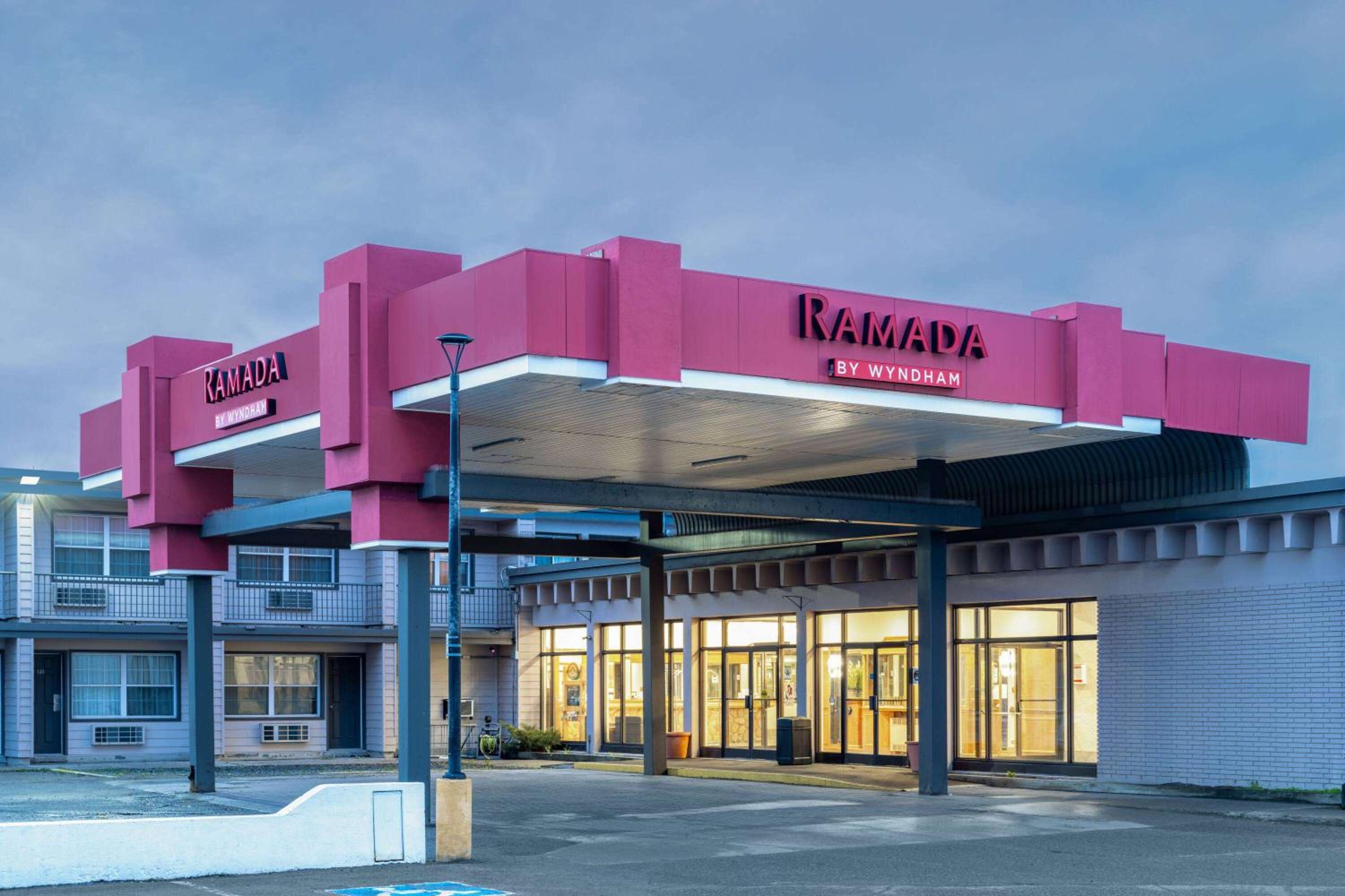 Ramada by Wyndham Thunder Bay Airlane Hotel view 4