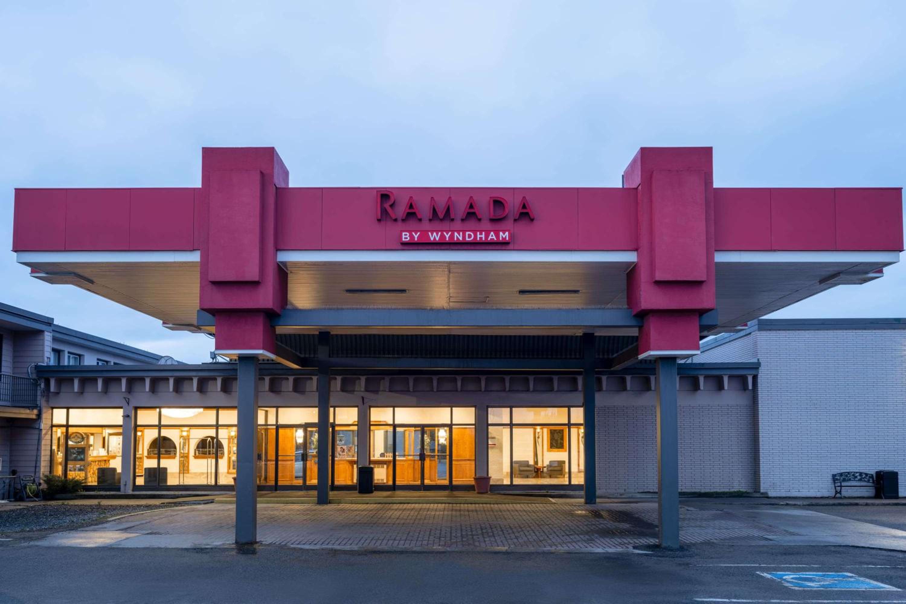Ramada by Wyndham Thunder Bay Airlane Hotel view 5