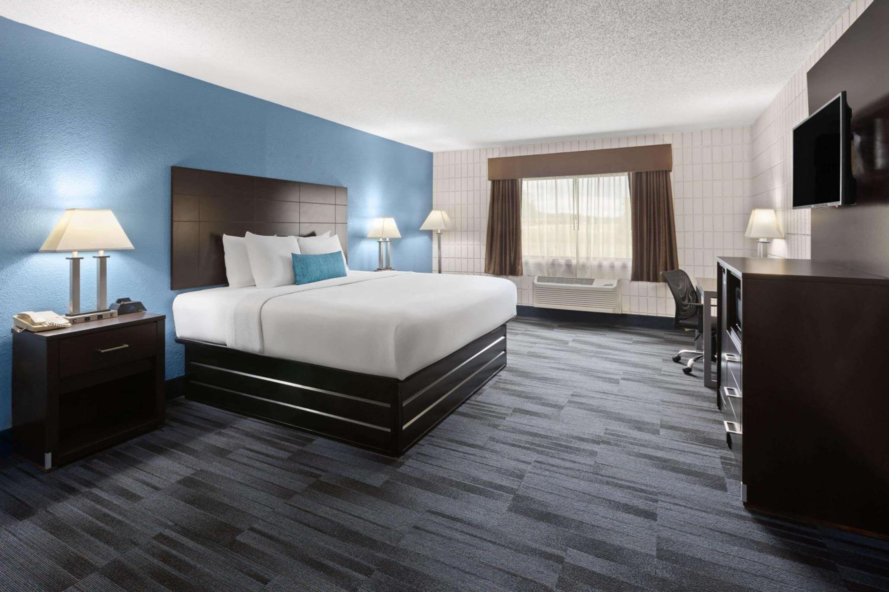 Farmington Vacations - Baymont Inn and Suites by Wyndham Farmington, MO - Property Image 34