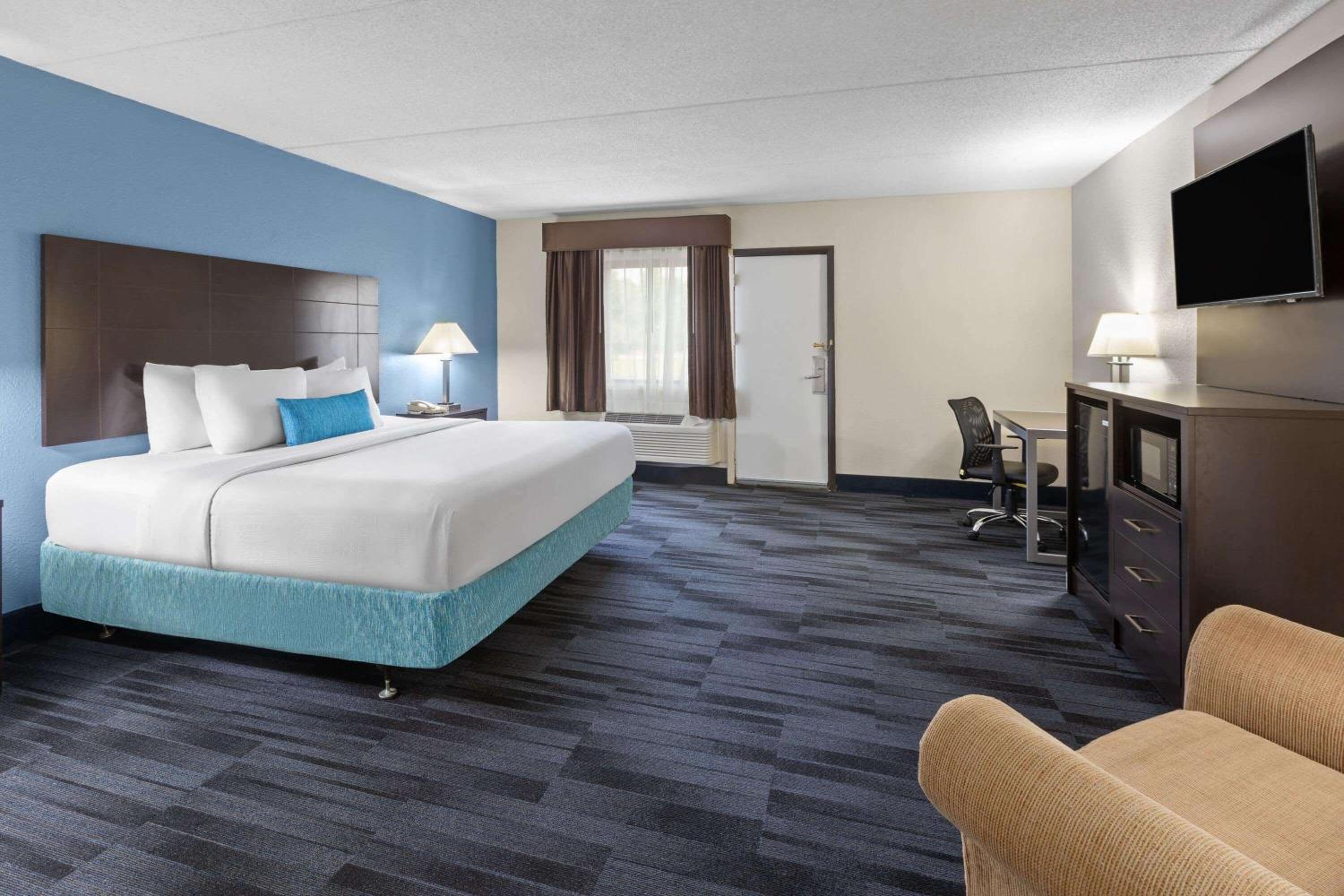 Farmington Vacations - Baymont Inn and Suites by Wyndham Farmington, MO - Property Image 2