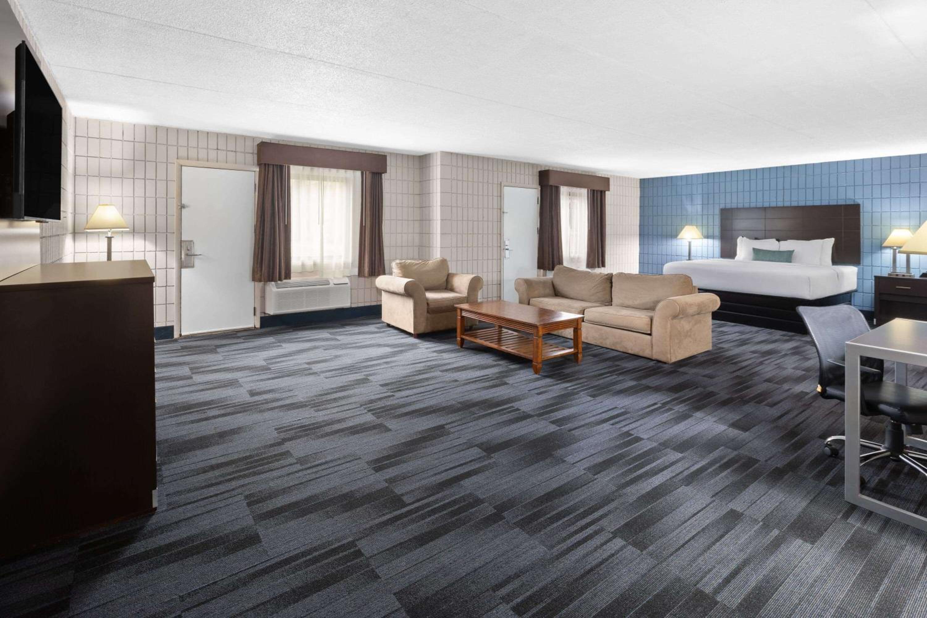 Farmington Vacations - Baymont Inn and Suites by Wyndham Farmington, MO - Property Image 5
