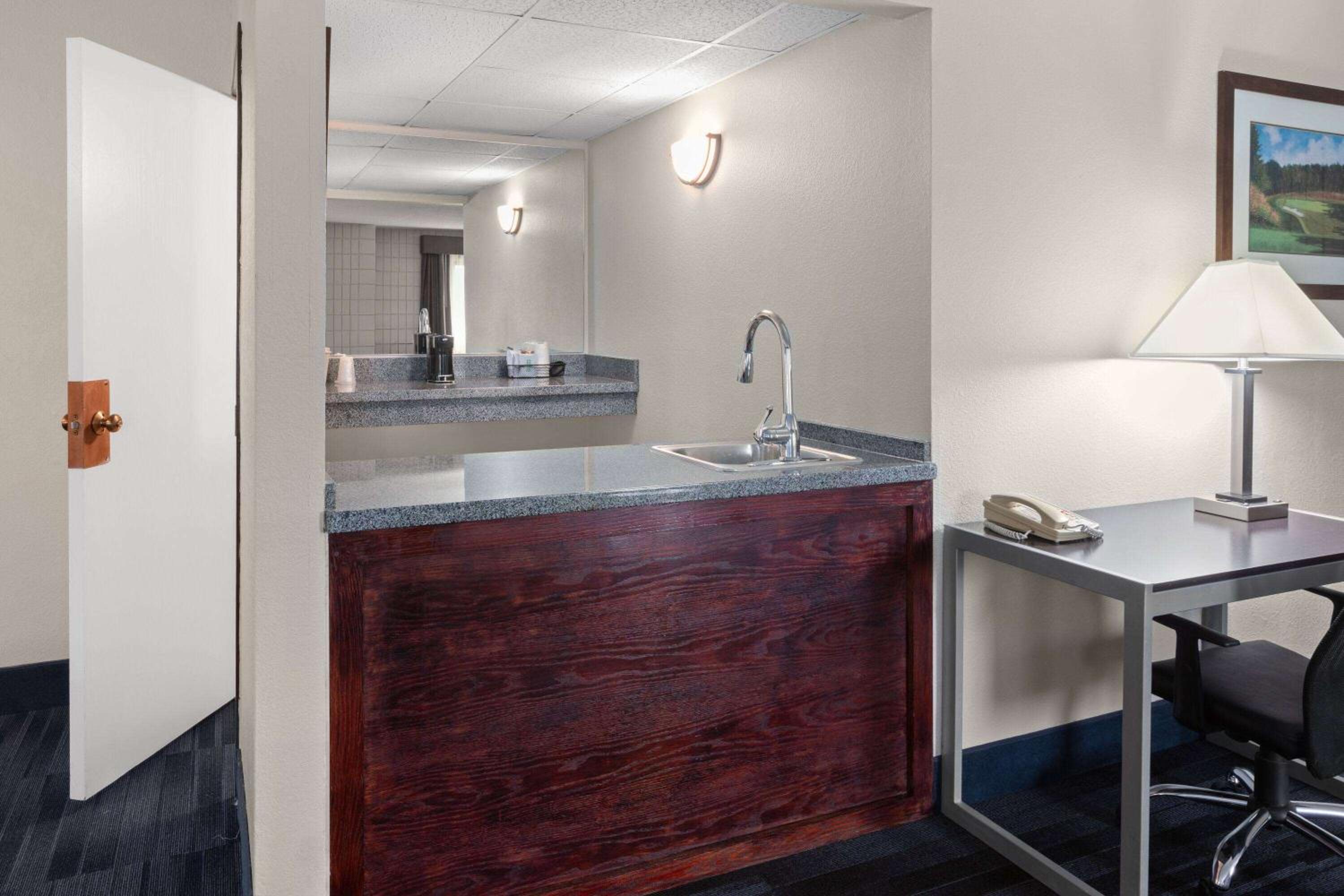 Farmington Vacations - Baymont Inn and Suites by Wyndham Farmington, MO - Property Image 8