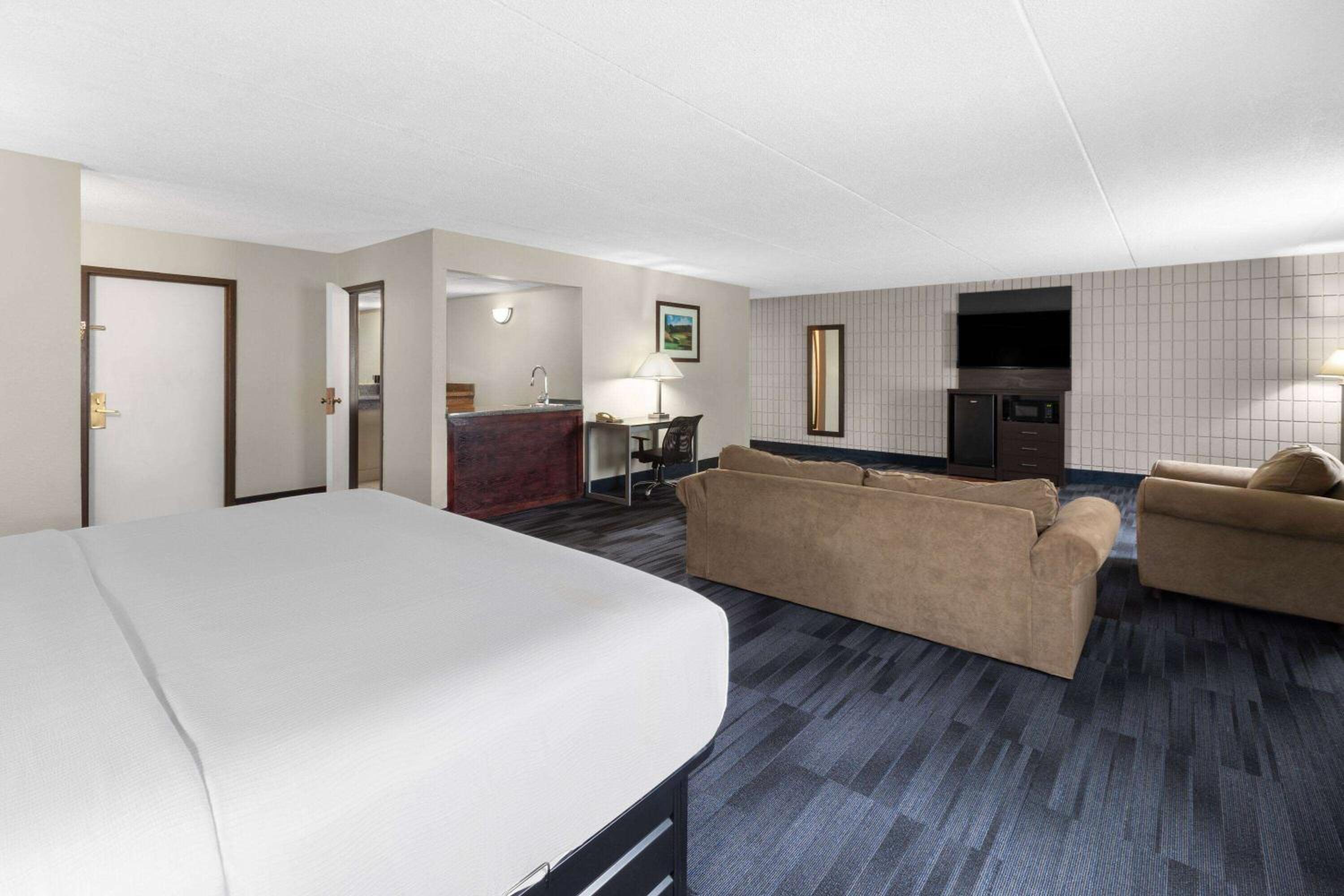 Farmington Vacations - Baymont Inn and Suites by Wyndham Farmington, MO - Property Image 7
