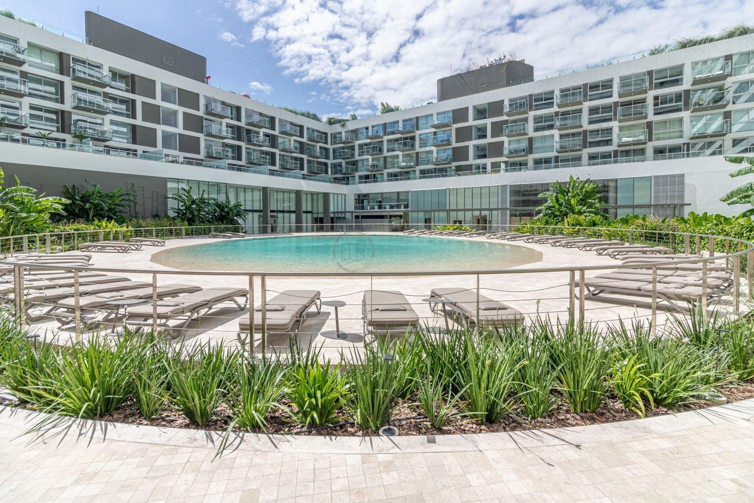 Stunning 1BR Apartment w/ Pool, Gym, Spa & Sauna