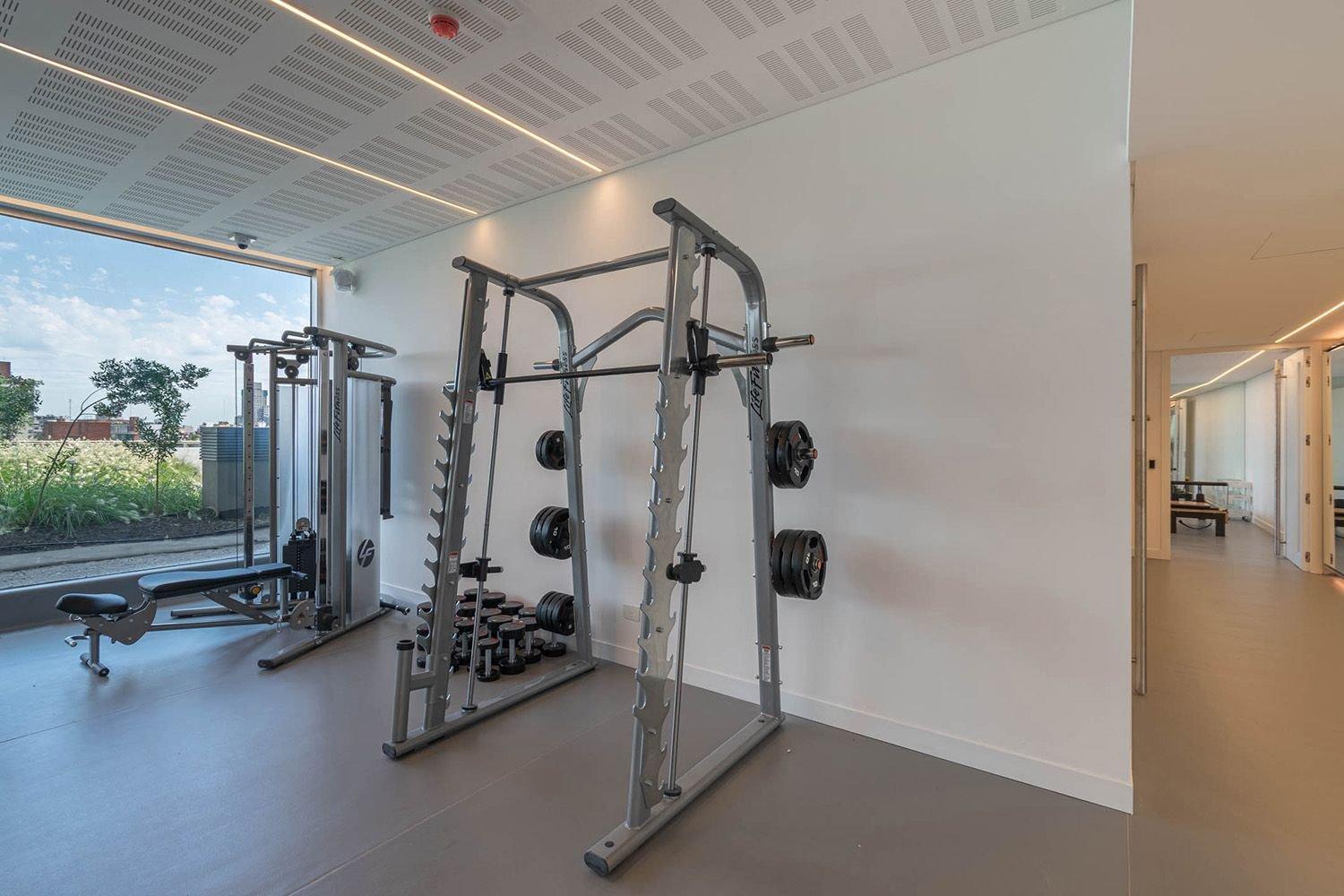 Stunning 1BR Apartment w/ Pool, Gym, Spa & Sauna