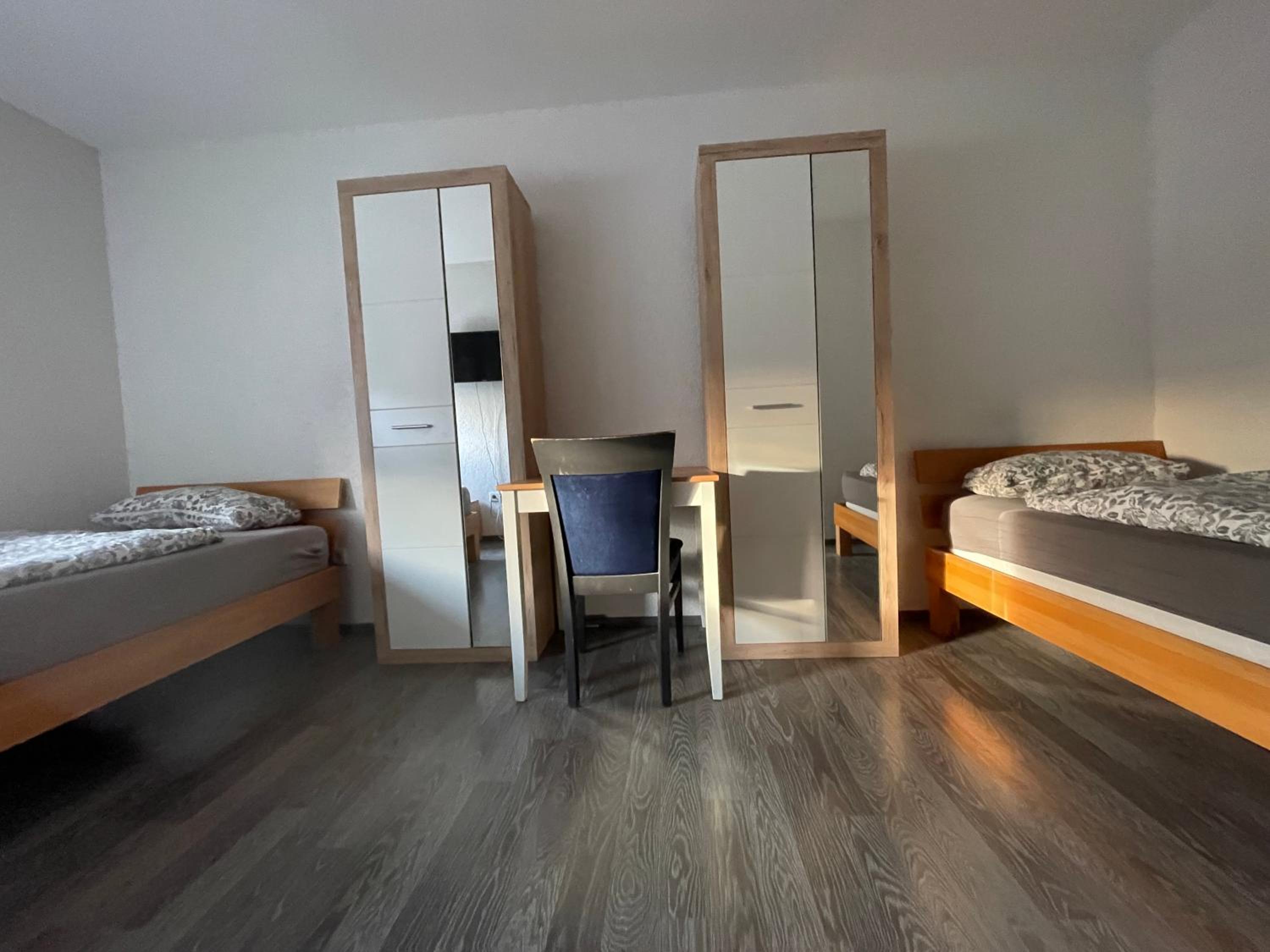 Pension & Monteurzimmer - Free Parking & 24h Check-in Bielefeld