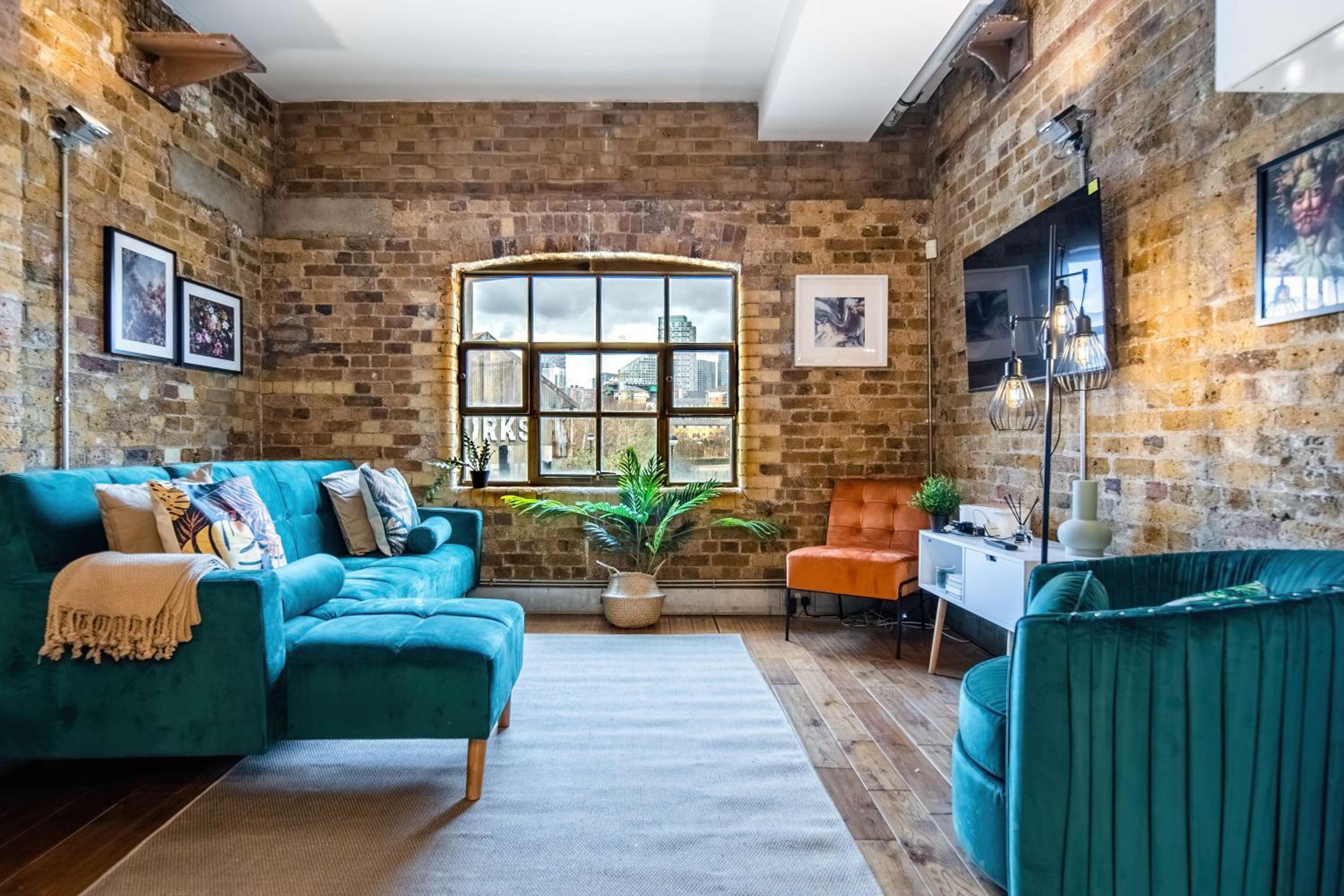 Livestay-Fabulous Three Bed Warehouse Conversion Apartment