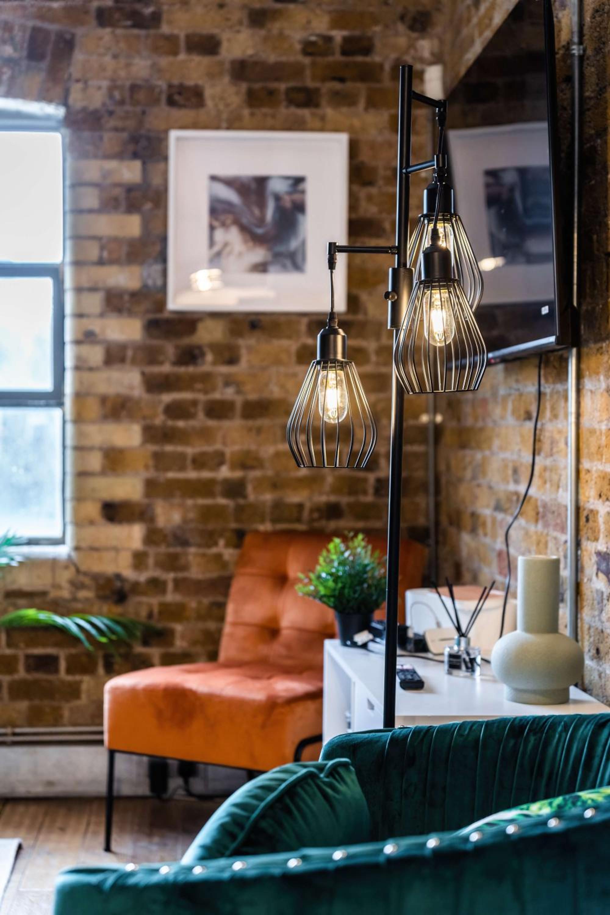 Livestay-Fabulous Three Bed Warehouse Conversion Apartment