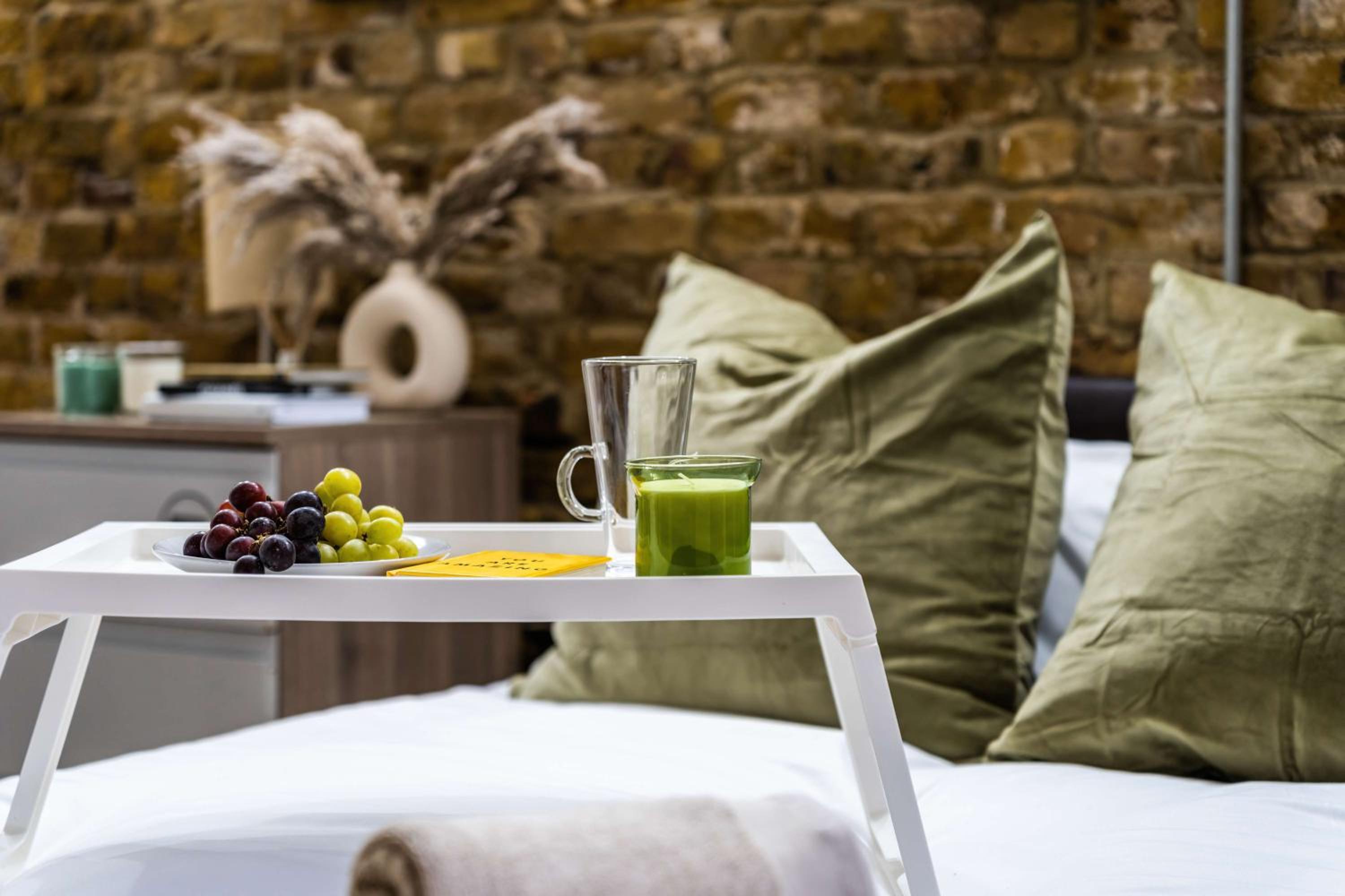 Livestay-Fabulous Three Bed Warehouse Conversion Apartment