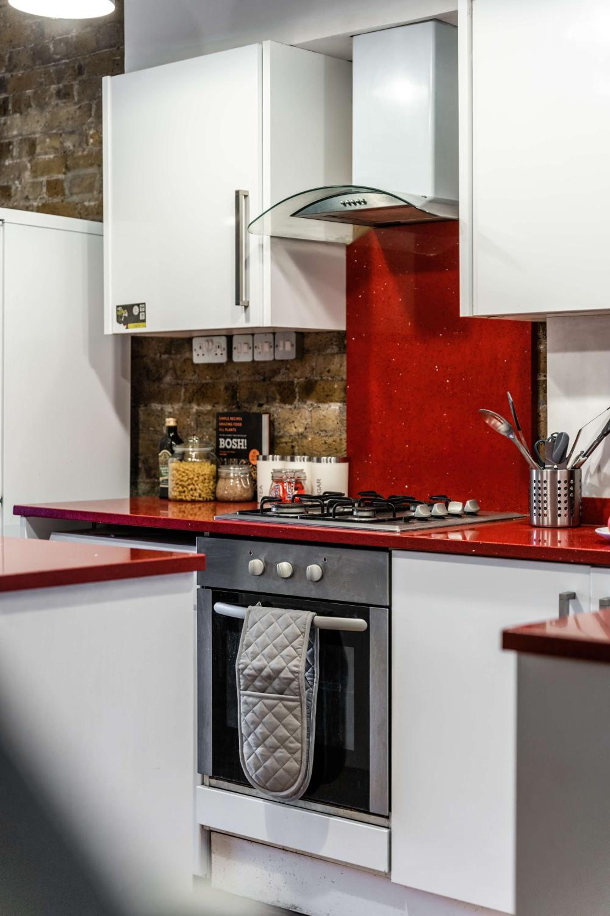 Livestay-Fabulous Three Bed Warehouse Conversion Apartment