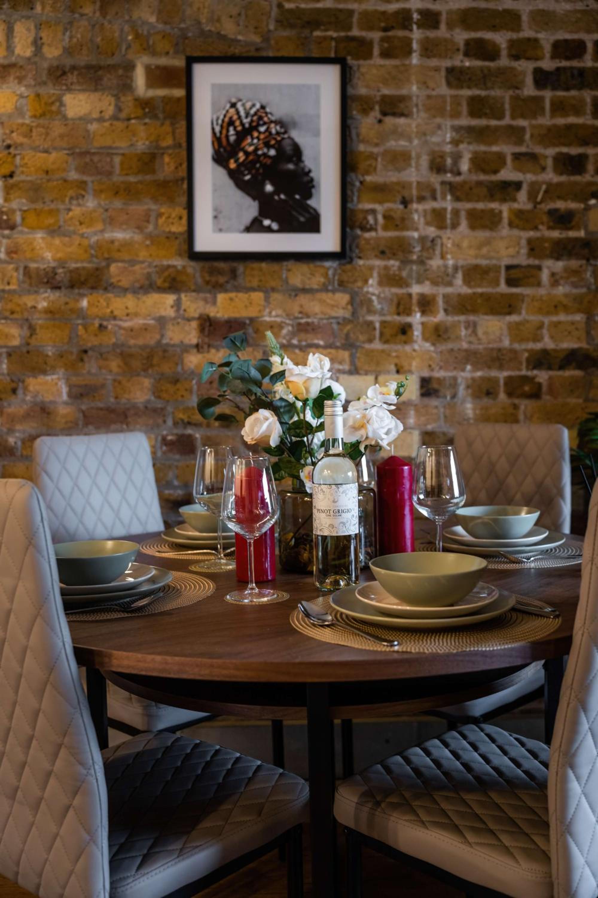 Livestay-Fabulous Three Bed Warehouse Conversion Apartment