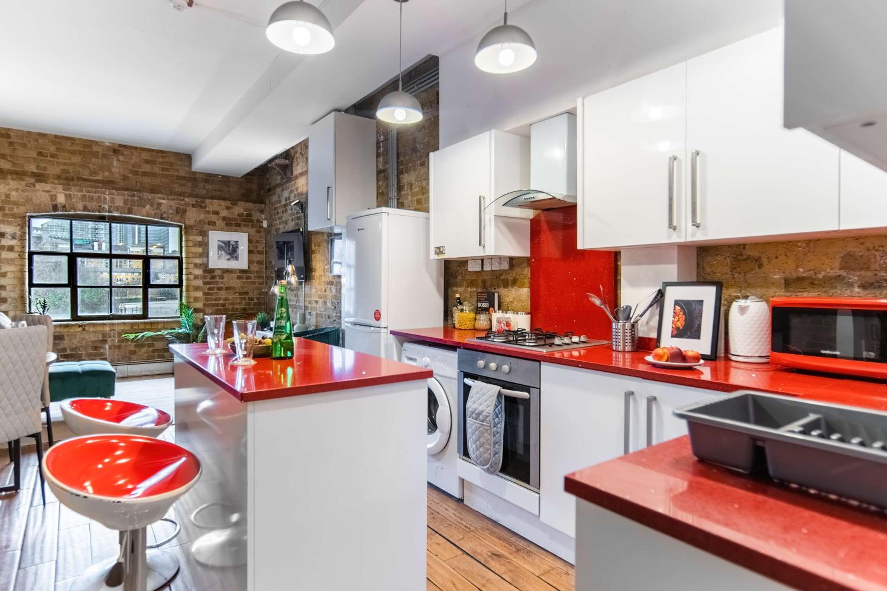 Livestay-Fabulous Three Bed Warehouse Conversion Apartment