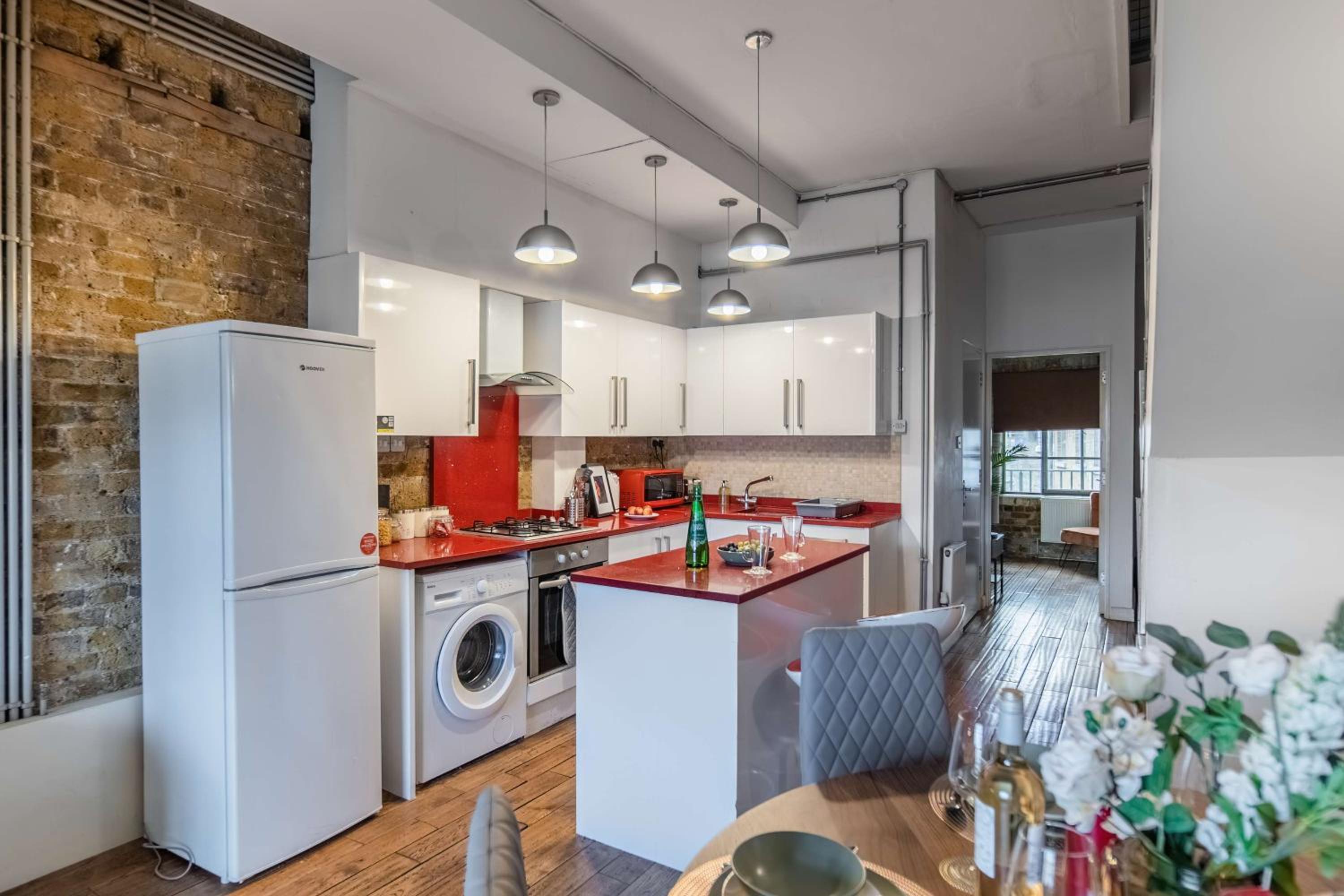 Livestay-Fabulous Three Bed Warehouse Conversion Apartment