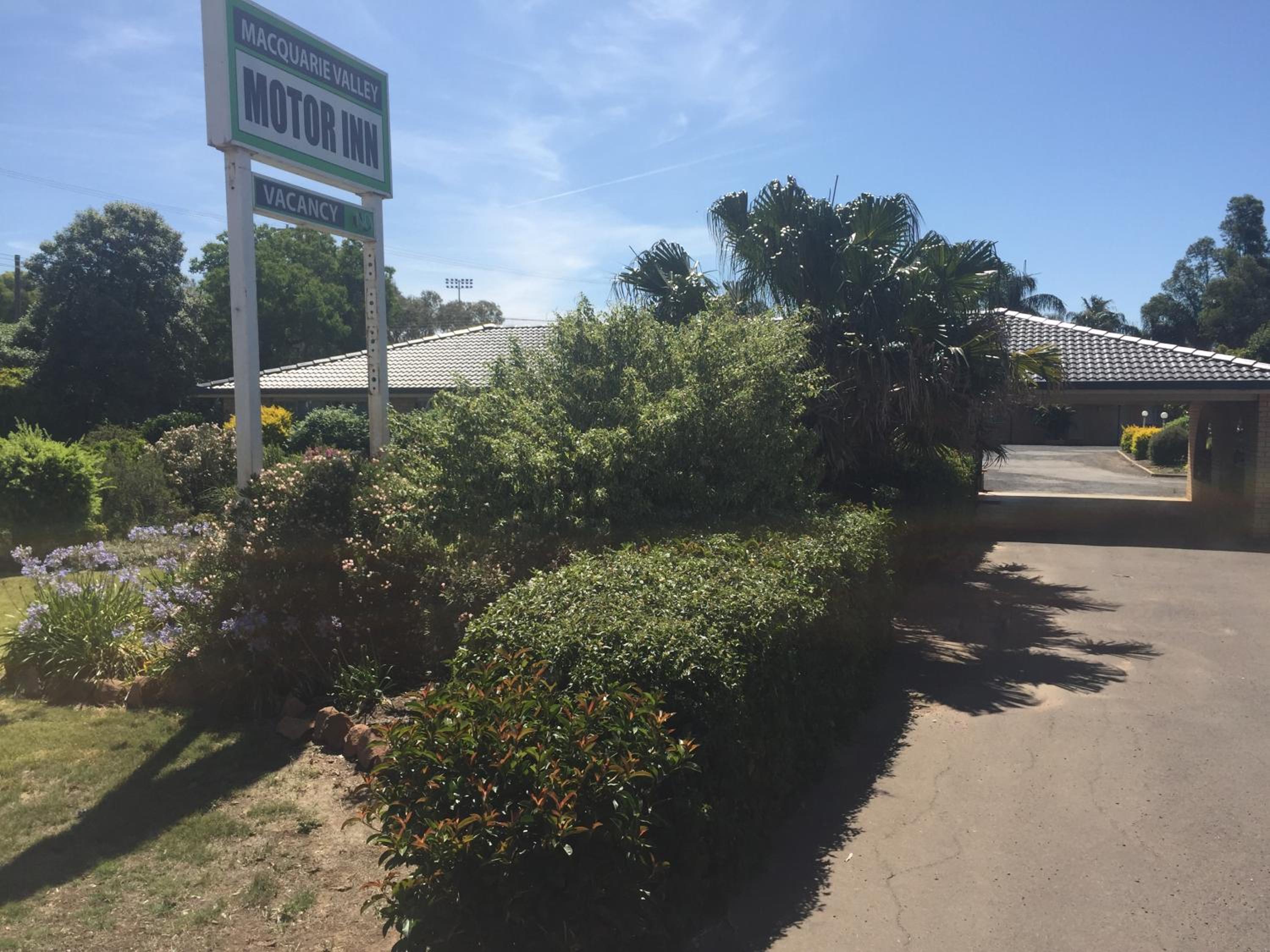 Macquarie Valley Motor Inn view 2
