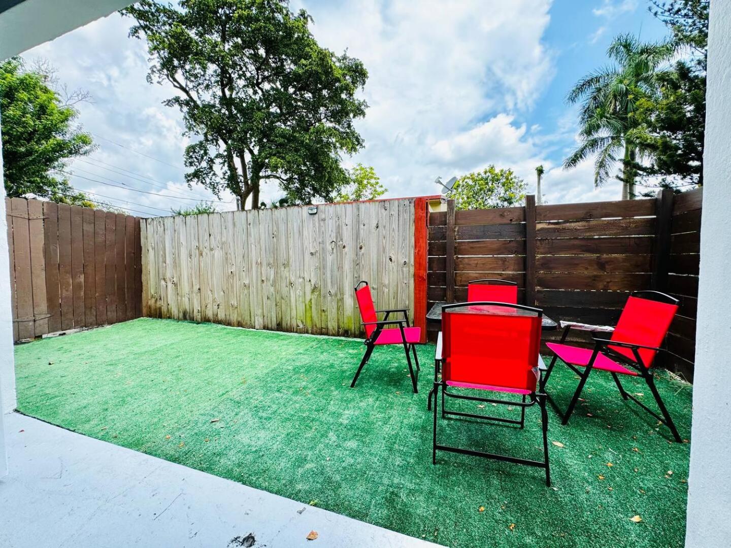 Top Location! BBQ, Private Yard & Near Ocean view 2