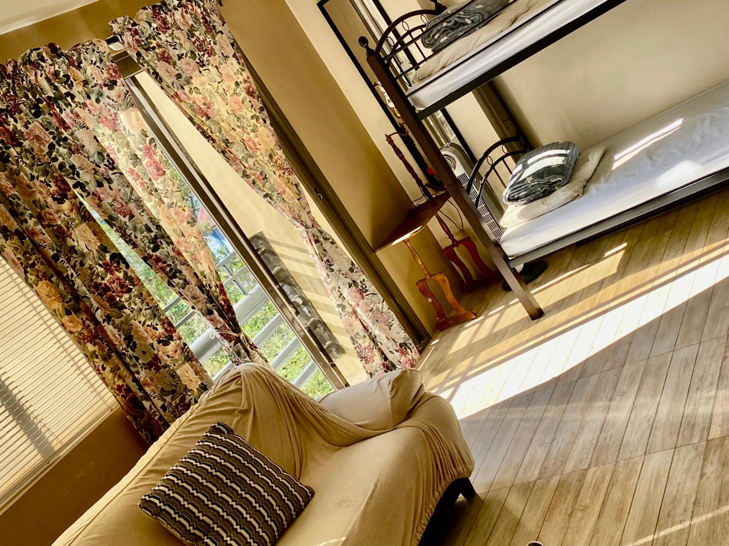 Nice, Cozy and close to All! CB8 view 3
