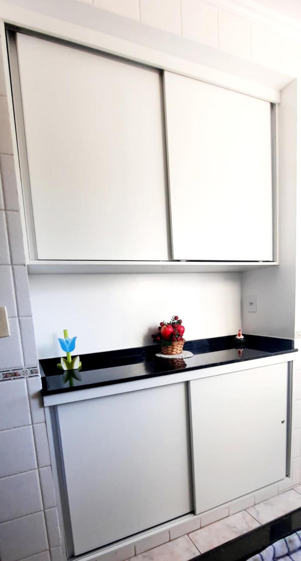 Apartamento com piscina, 300m da praia